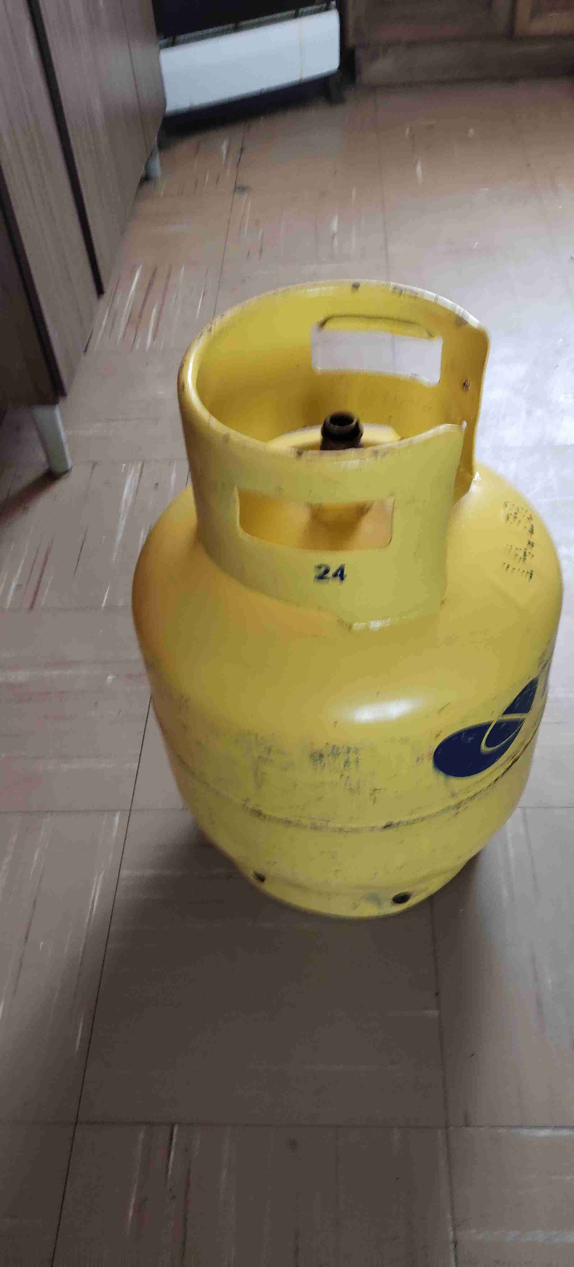 Cilindro de gas amarillo - miniatura 2