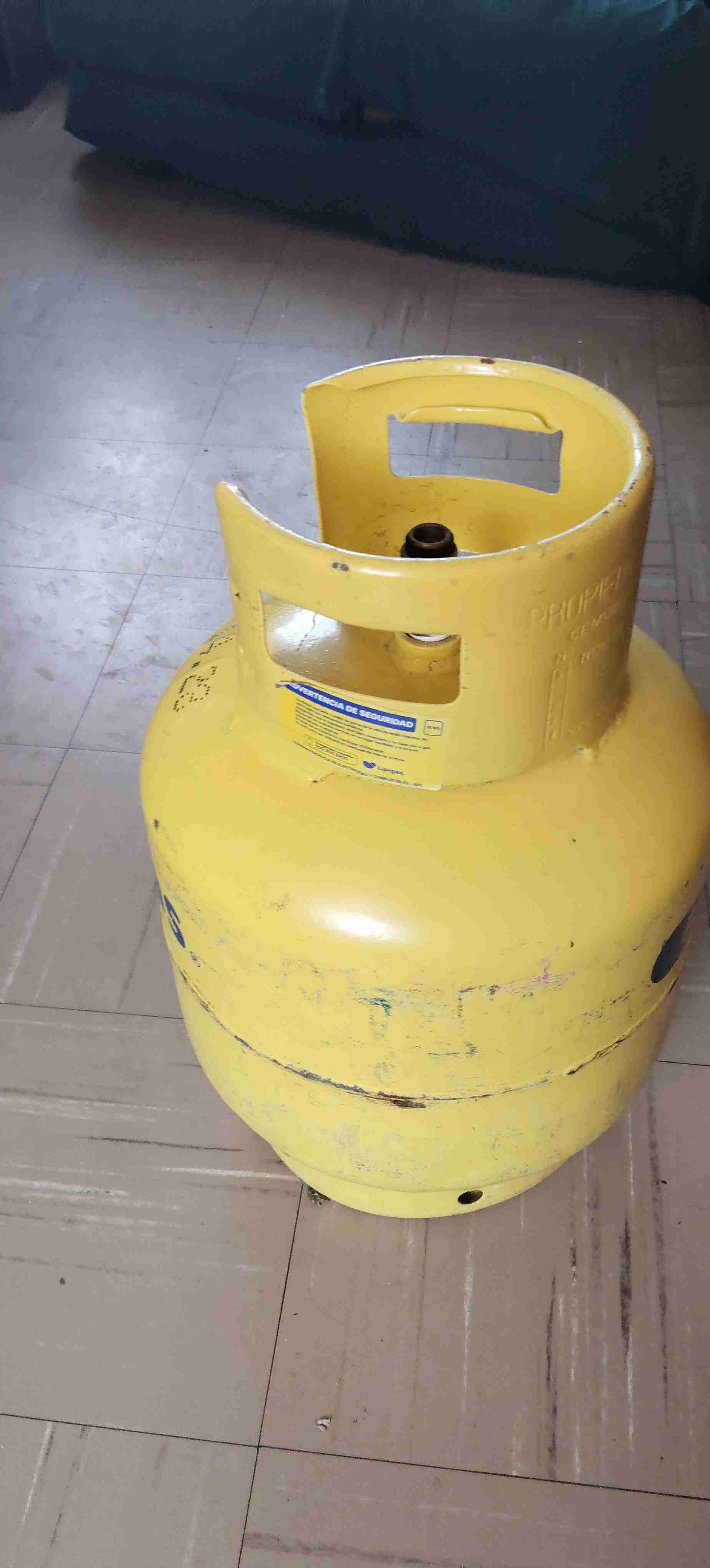 Cilindro de gas amarillo - miniatura 3