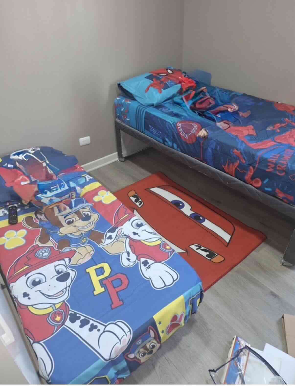 Cama nido con colchones grises - miniatura 3