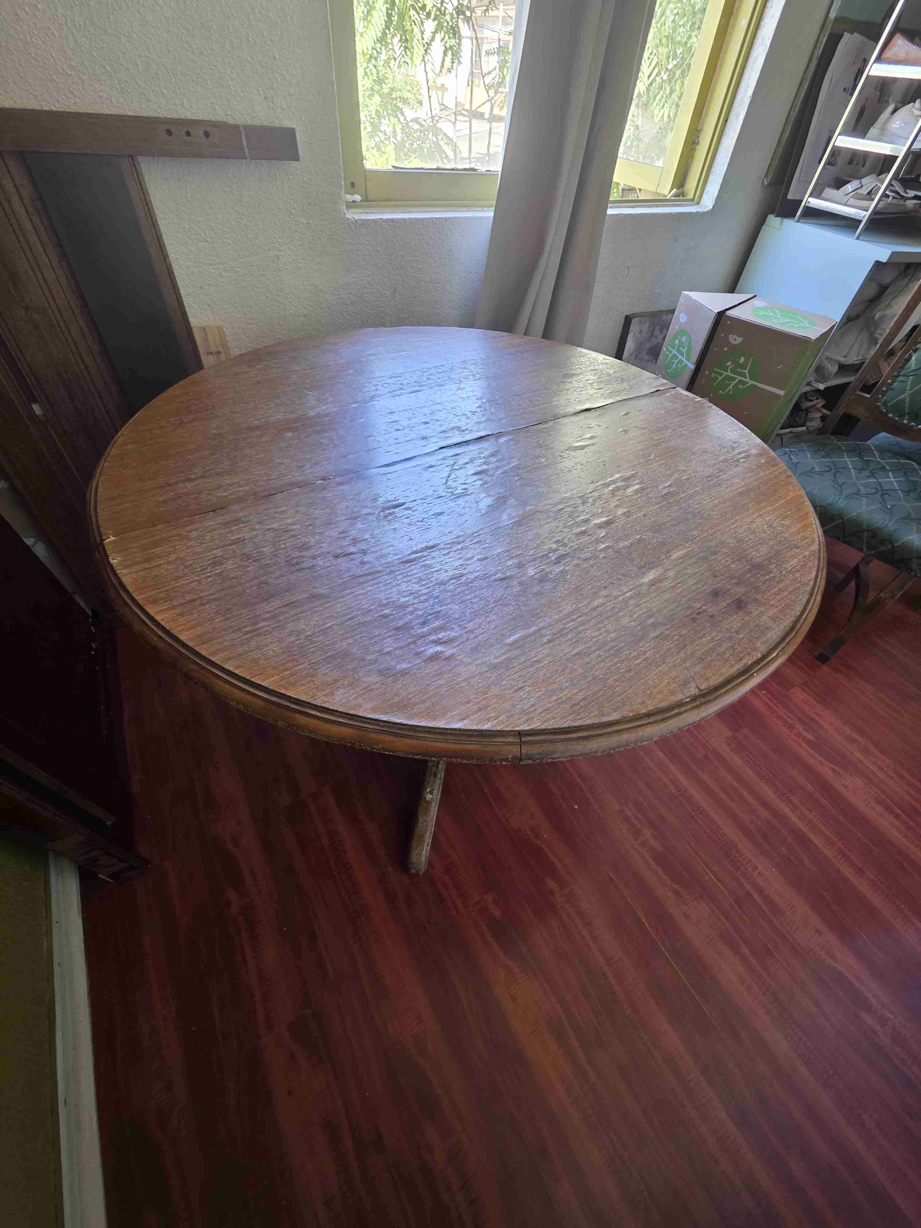 Mesa redonda con 4 sillas - miniatura 4