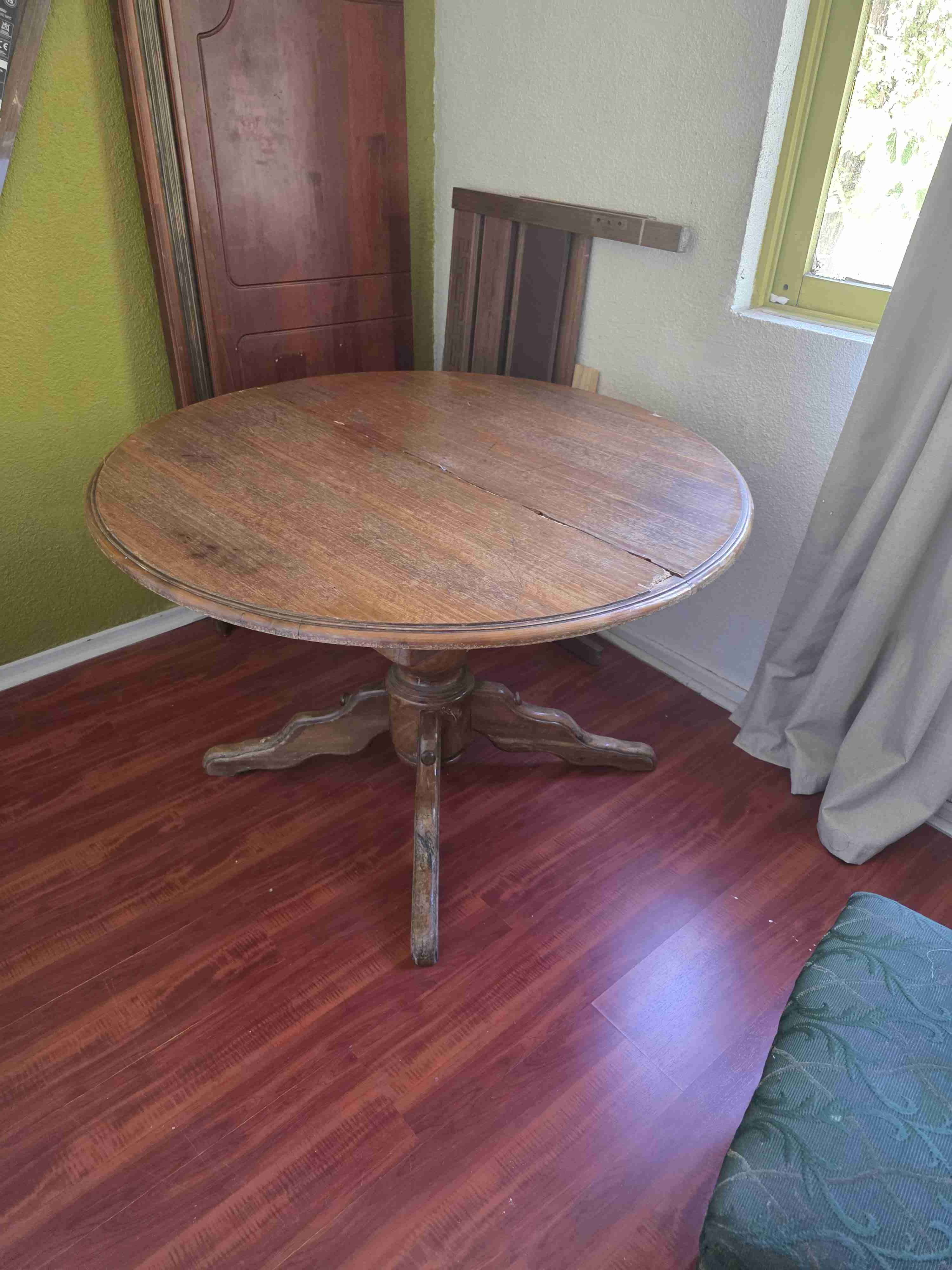 Mesa redonda con 4 sillas - miniatura 6