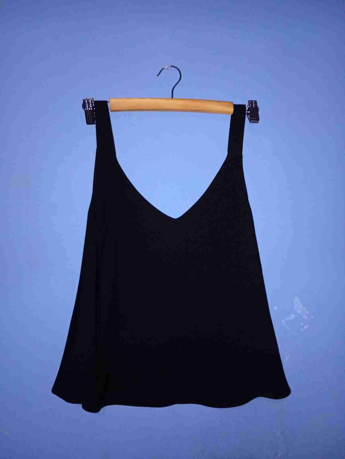 Top negro sin mangas