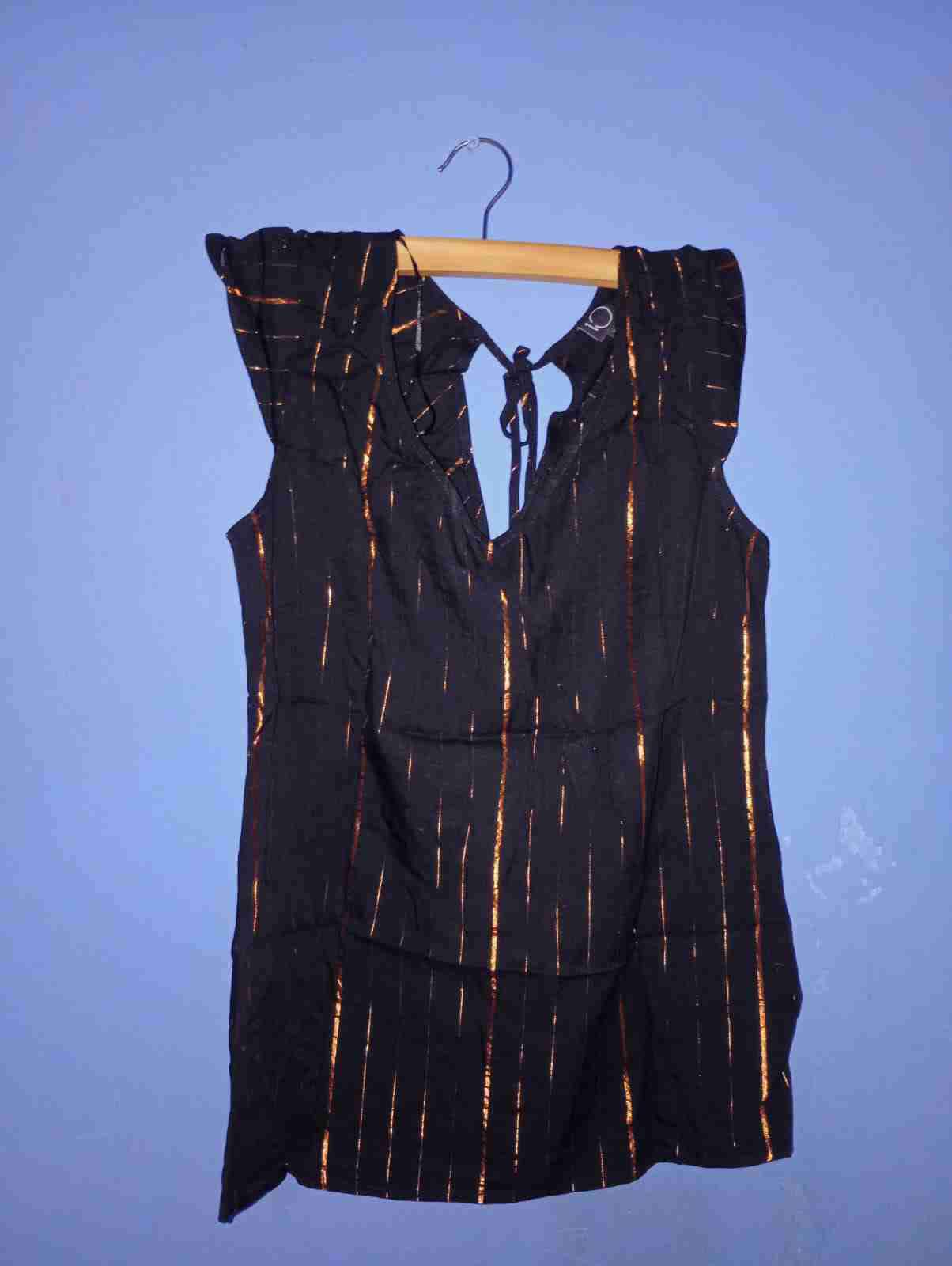 Blusa negra con hilo cobre - miniatura 2