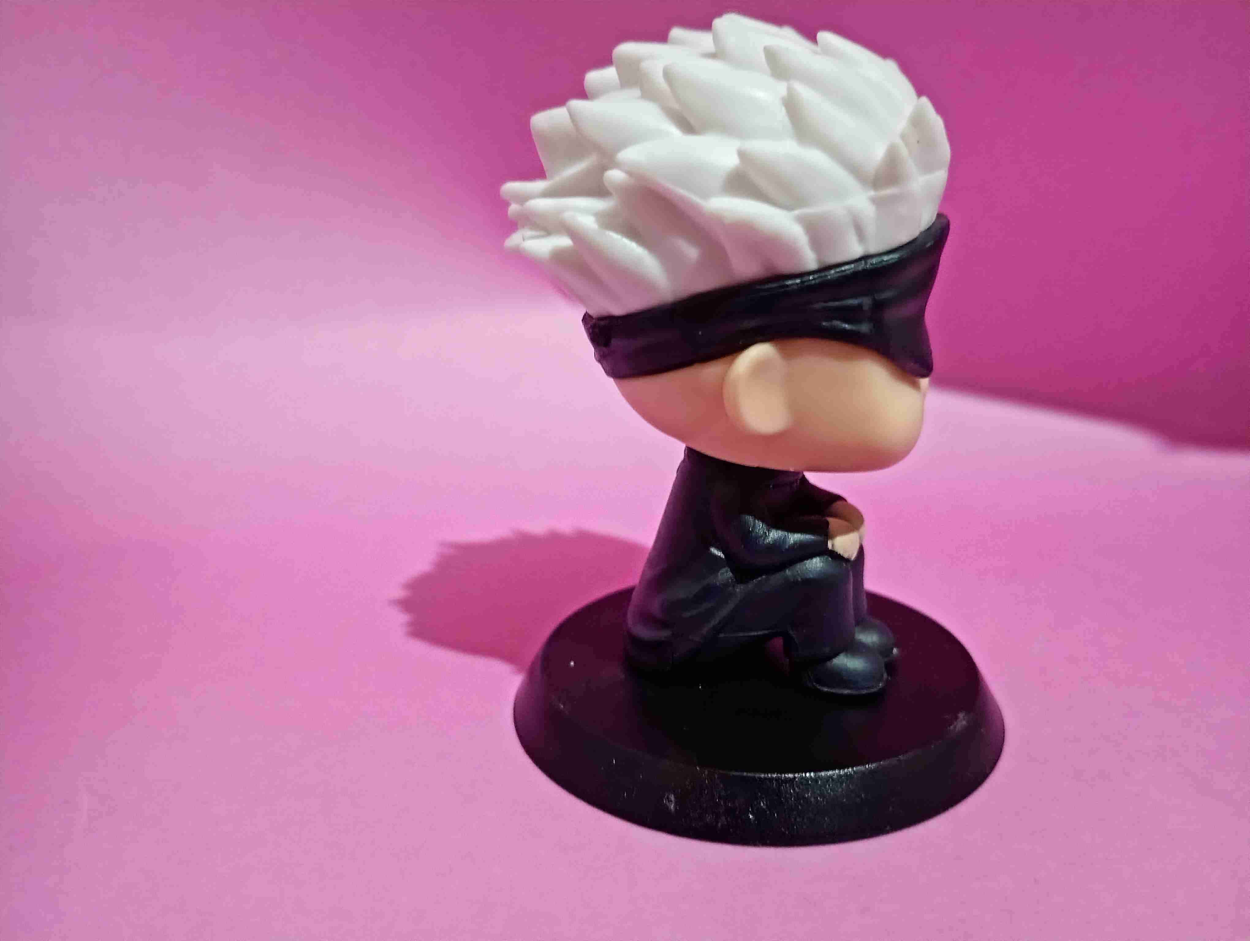 Figura de gojo del anime jujutsu kaisen - miniatura 3