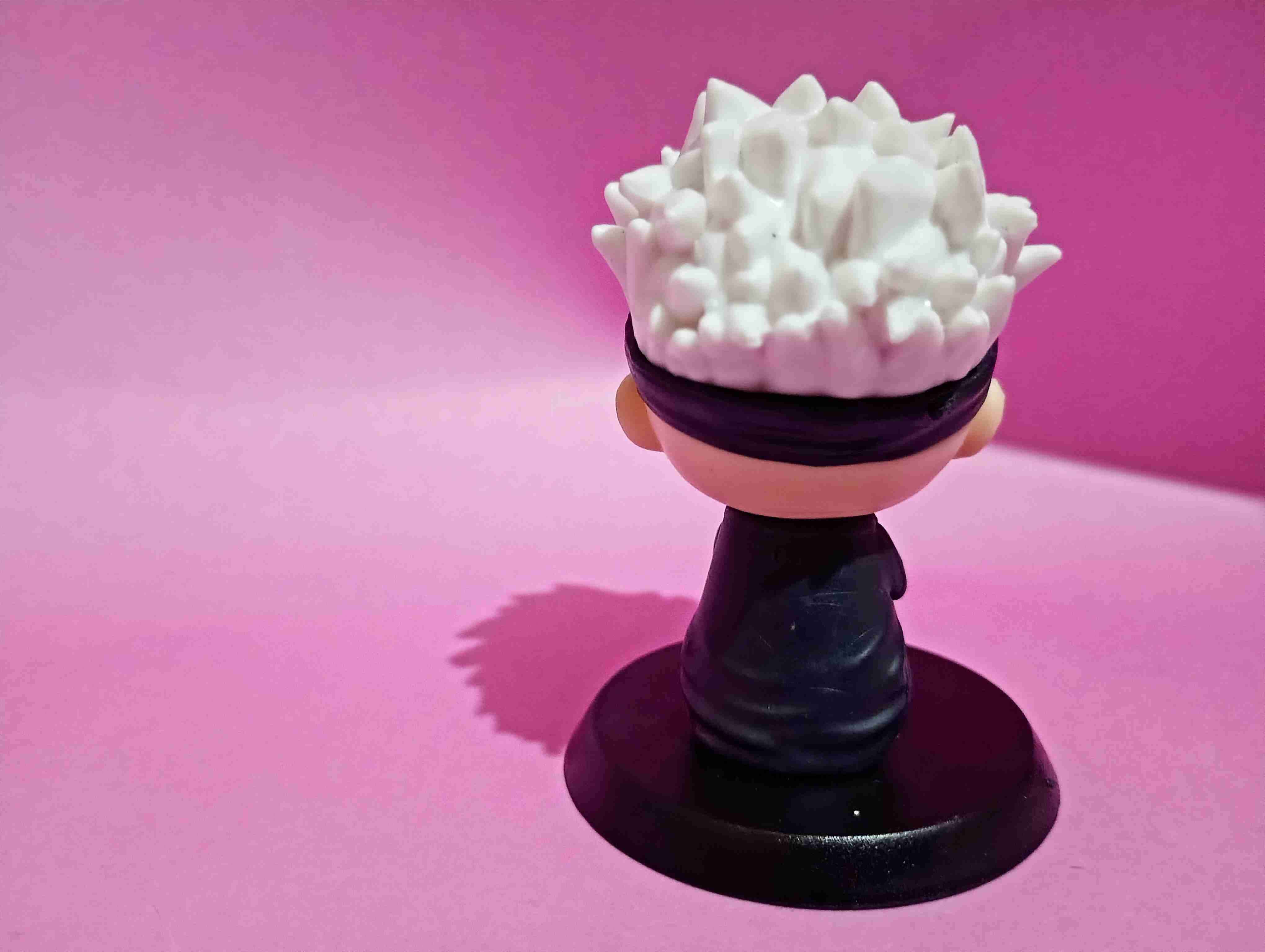 Figura de gojo del anime jujutsu kaisen - miniatura 4