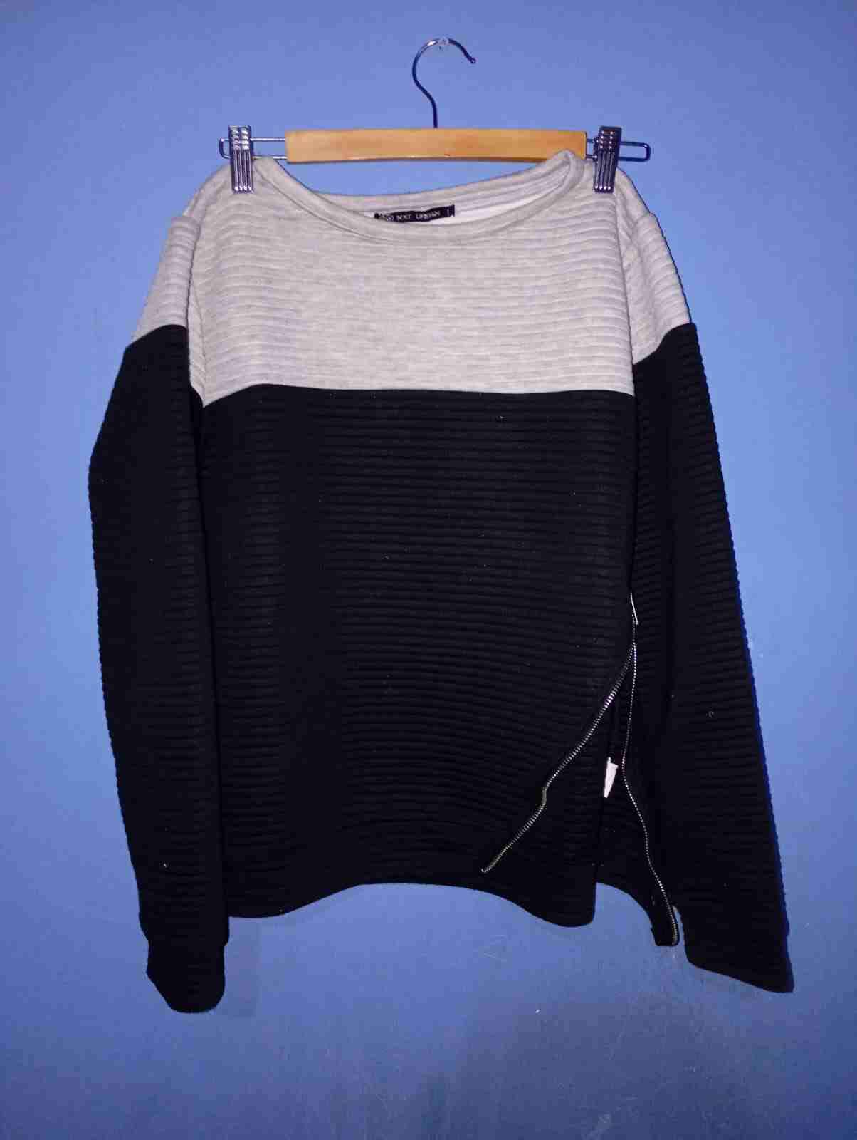 Polerón bicolor negro y gris