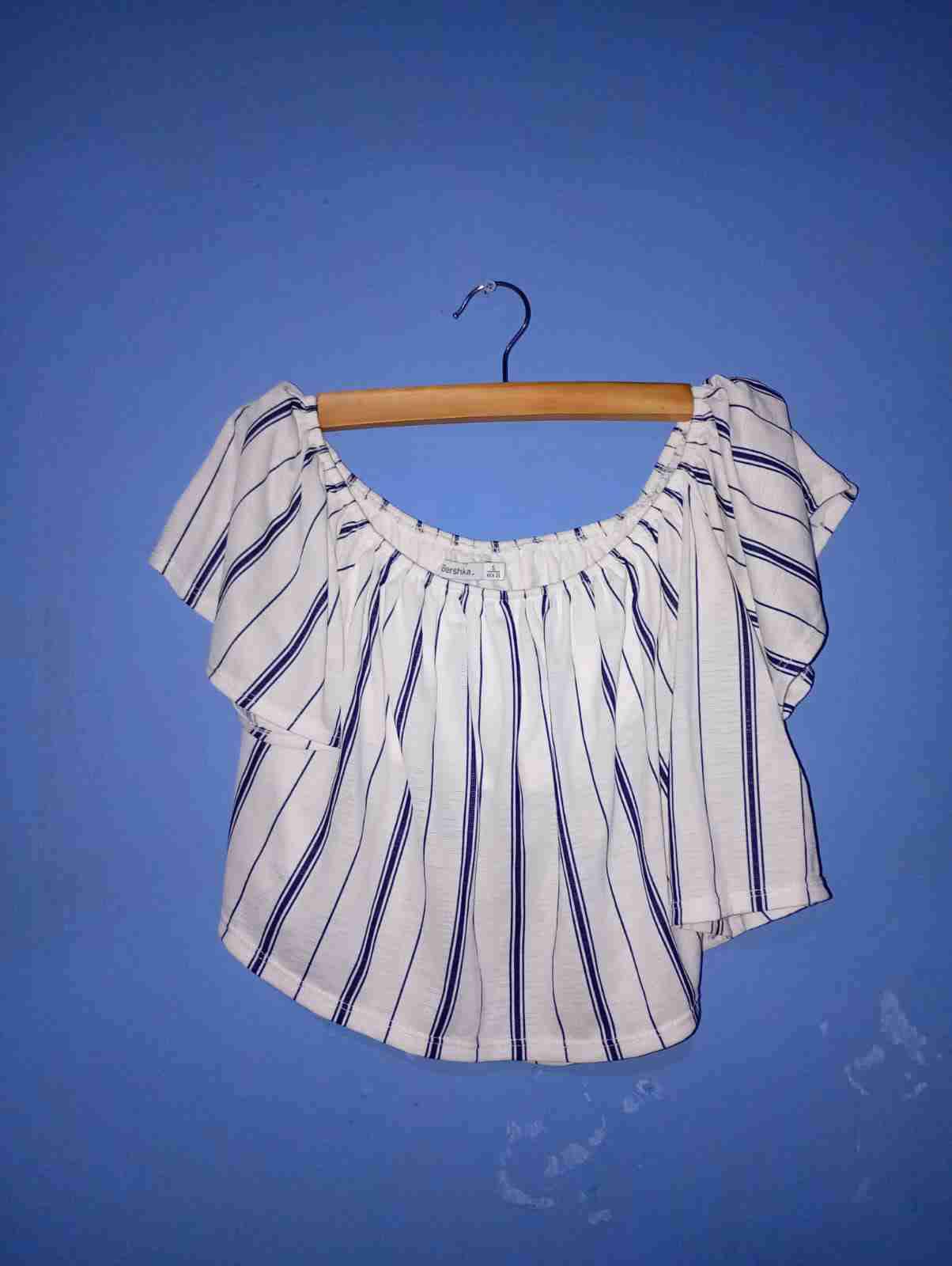 Blusa blanca a rayas Bershka