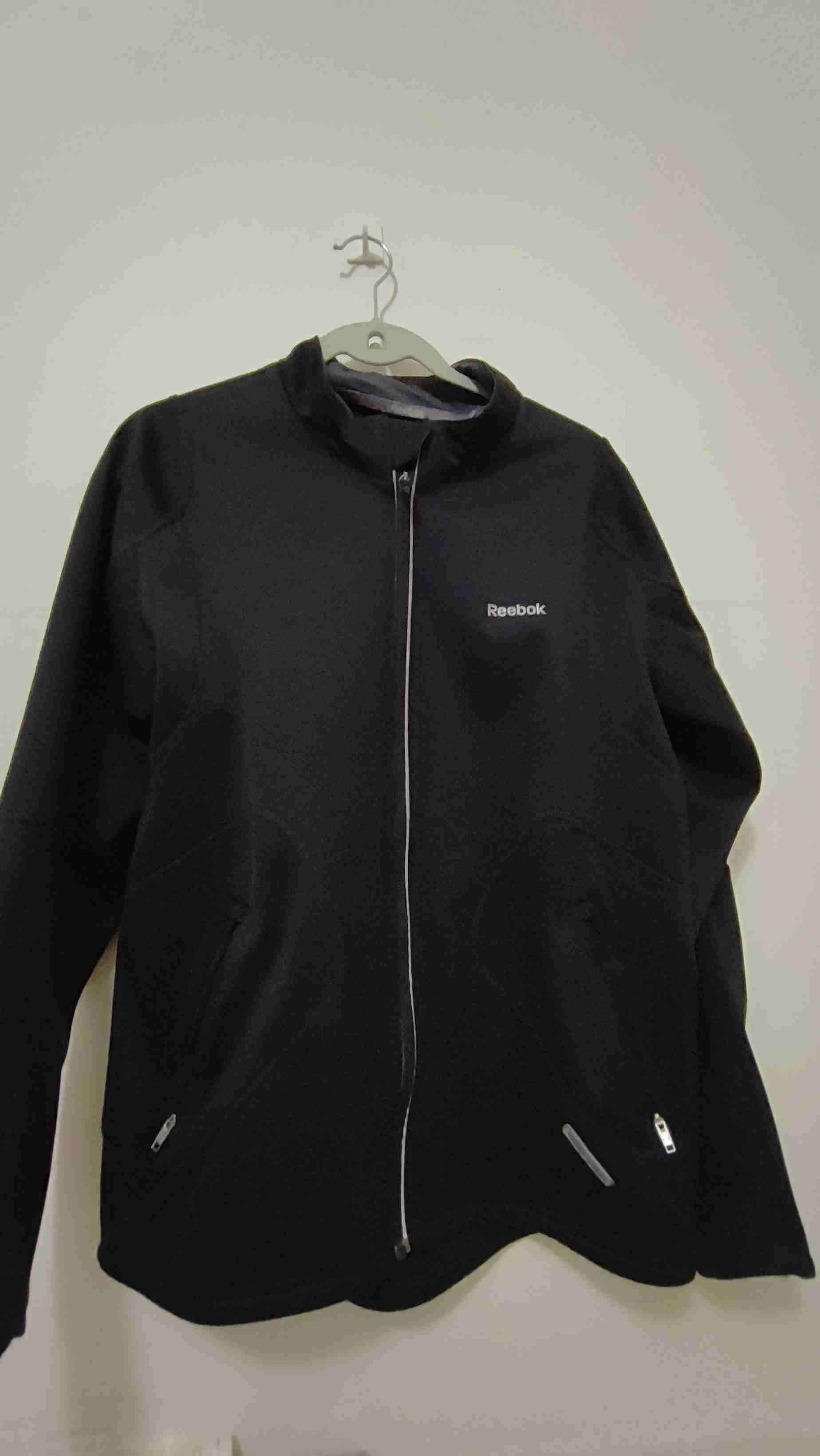 Chaqueta negra Reebok