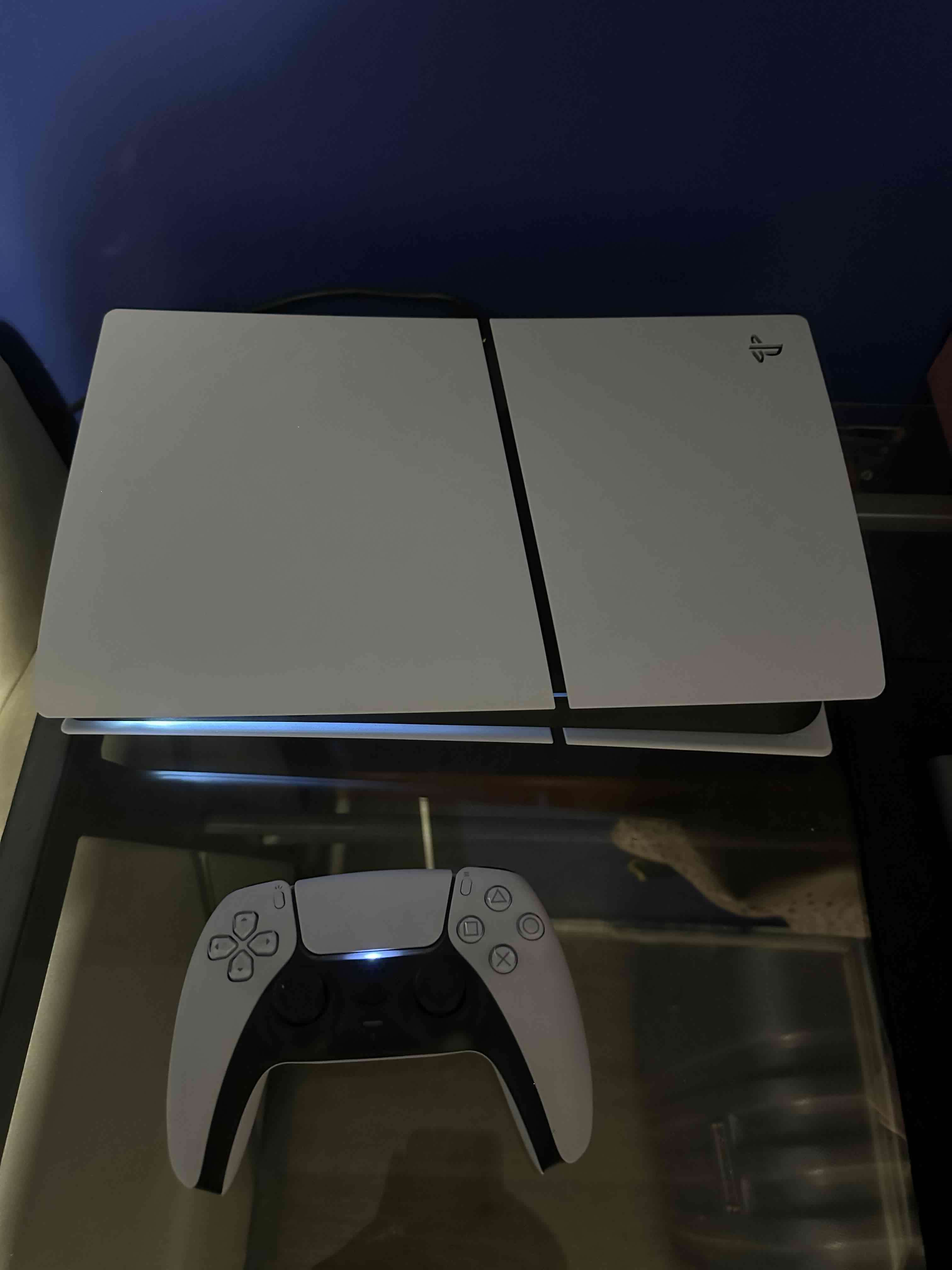 Consola PlayStation 5 con control