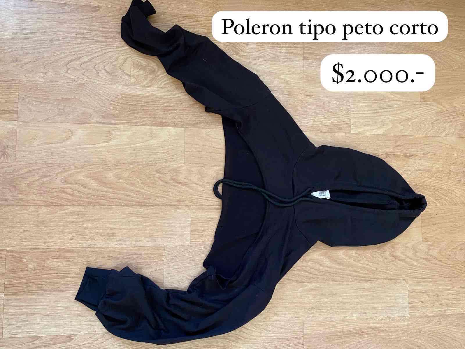 Polerón negro tipo peto