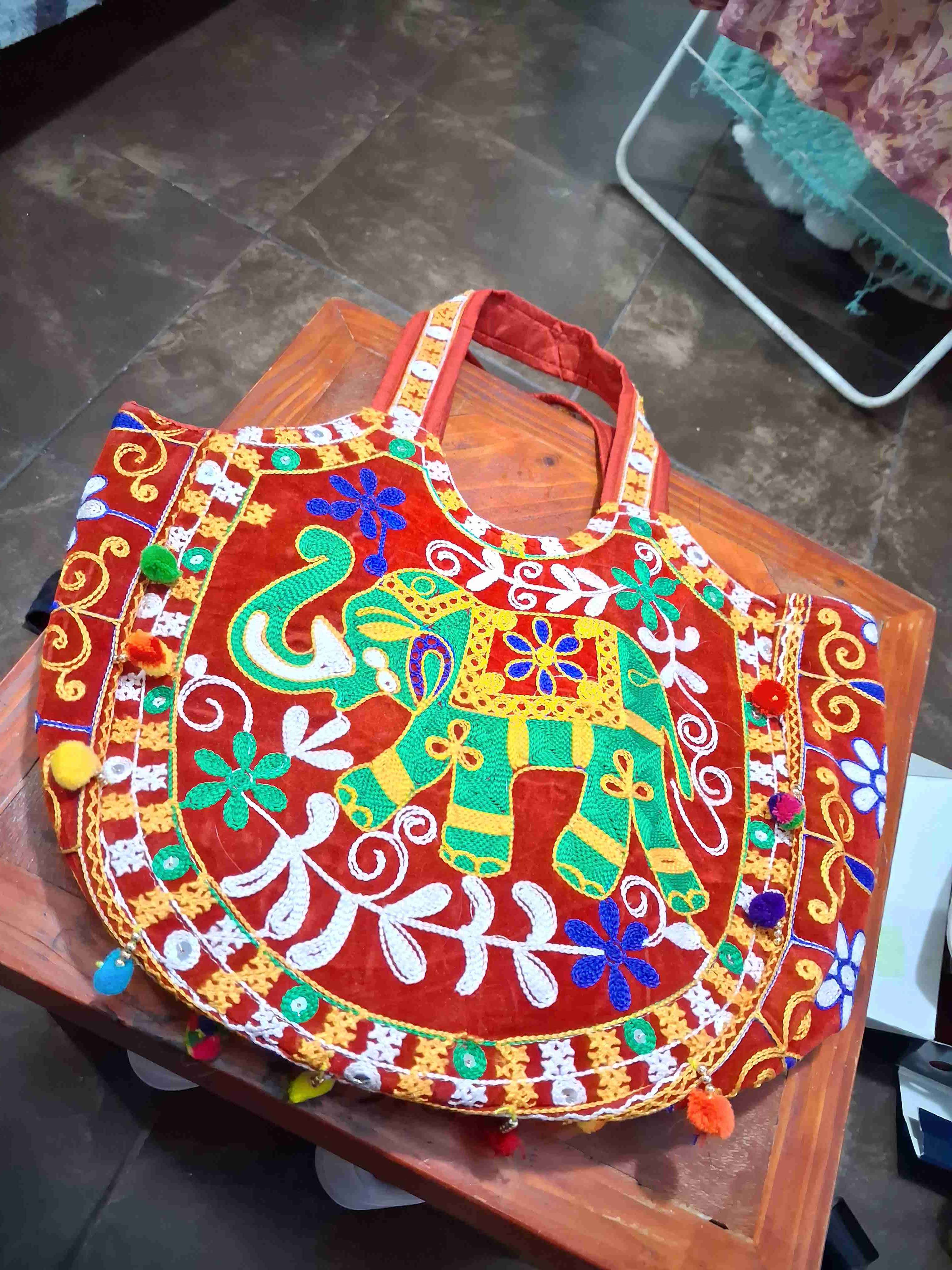 Bolso bohemio bordado con elefante