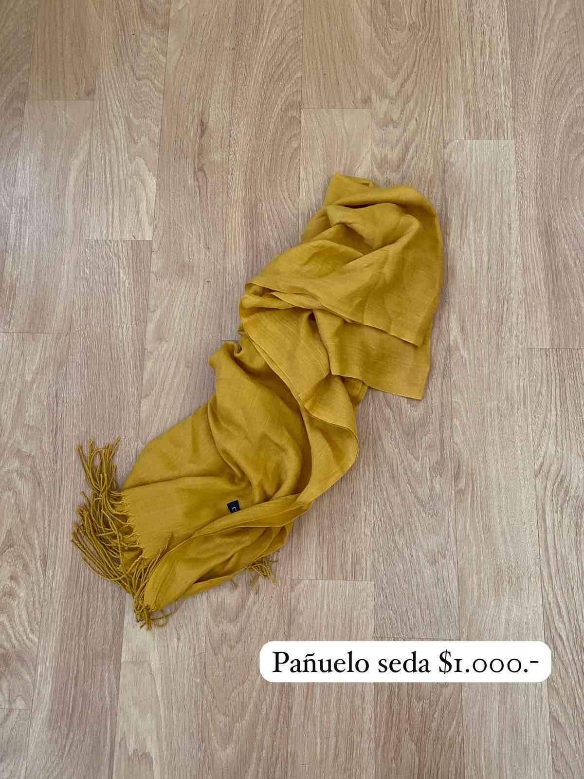 Pañuelo seda mostaza