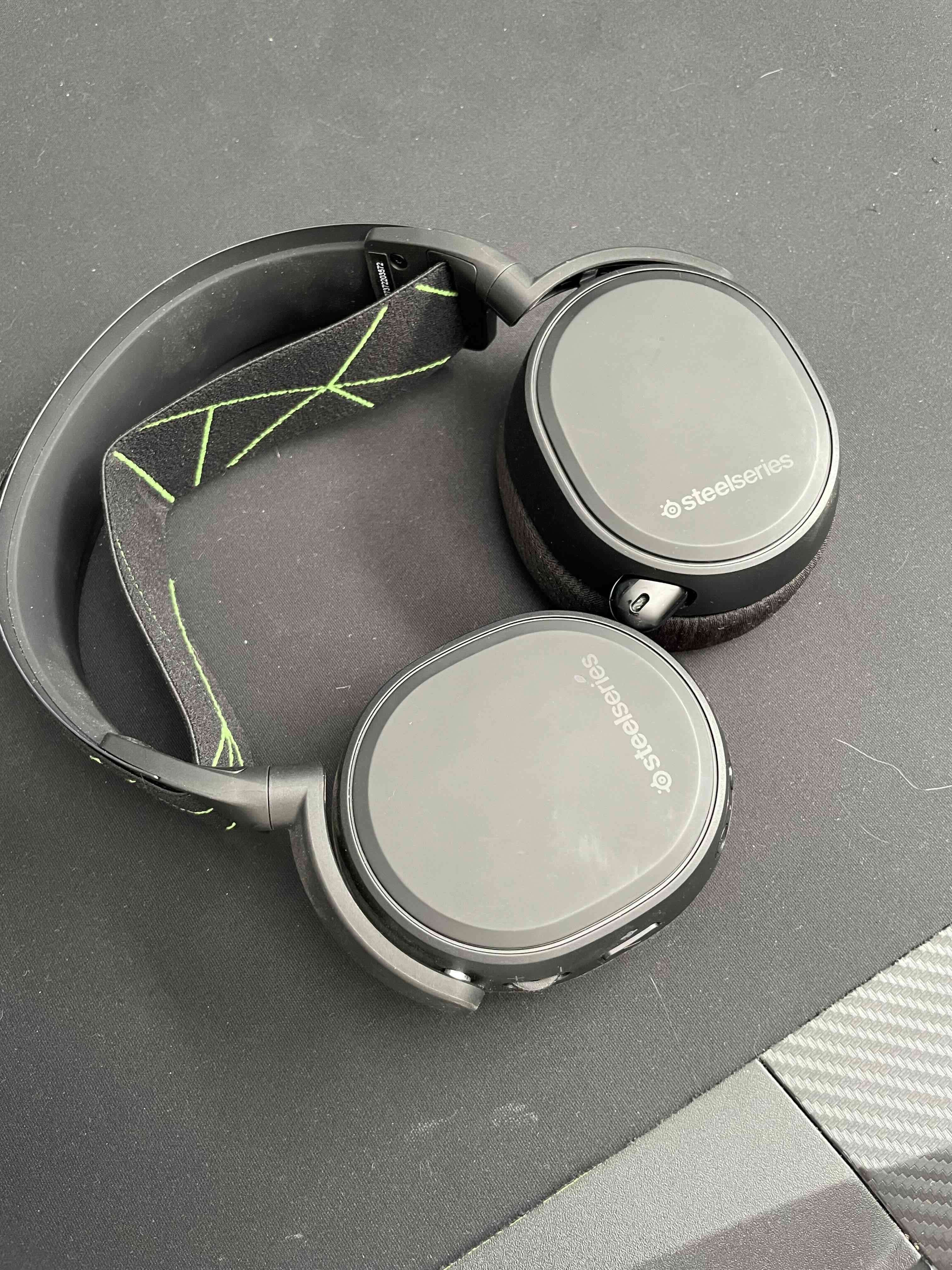 Audífonos SteelSeries negros