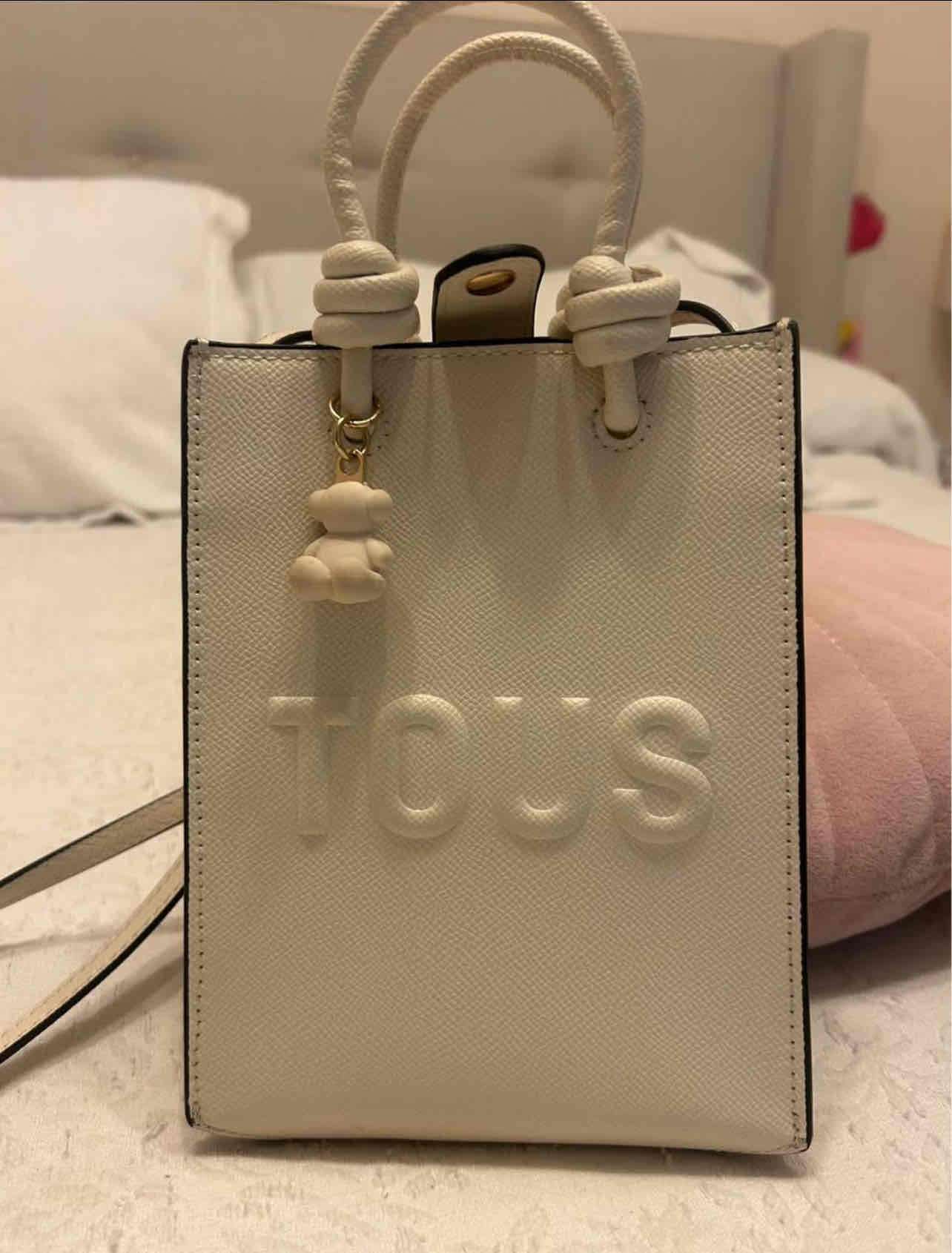 Cartera Tous blanca con charm