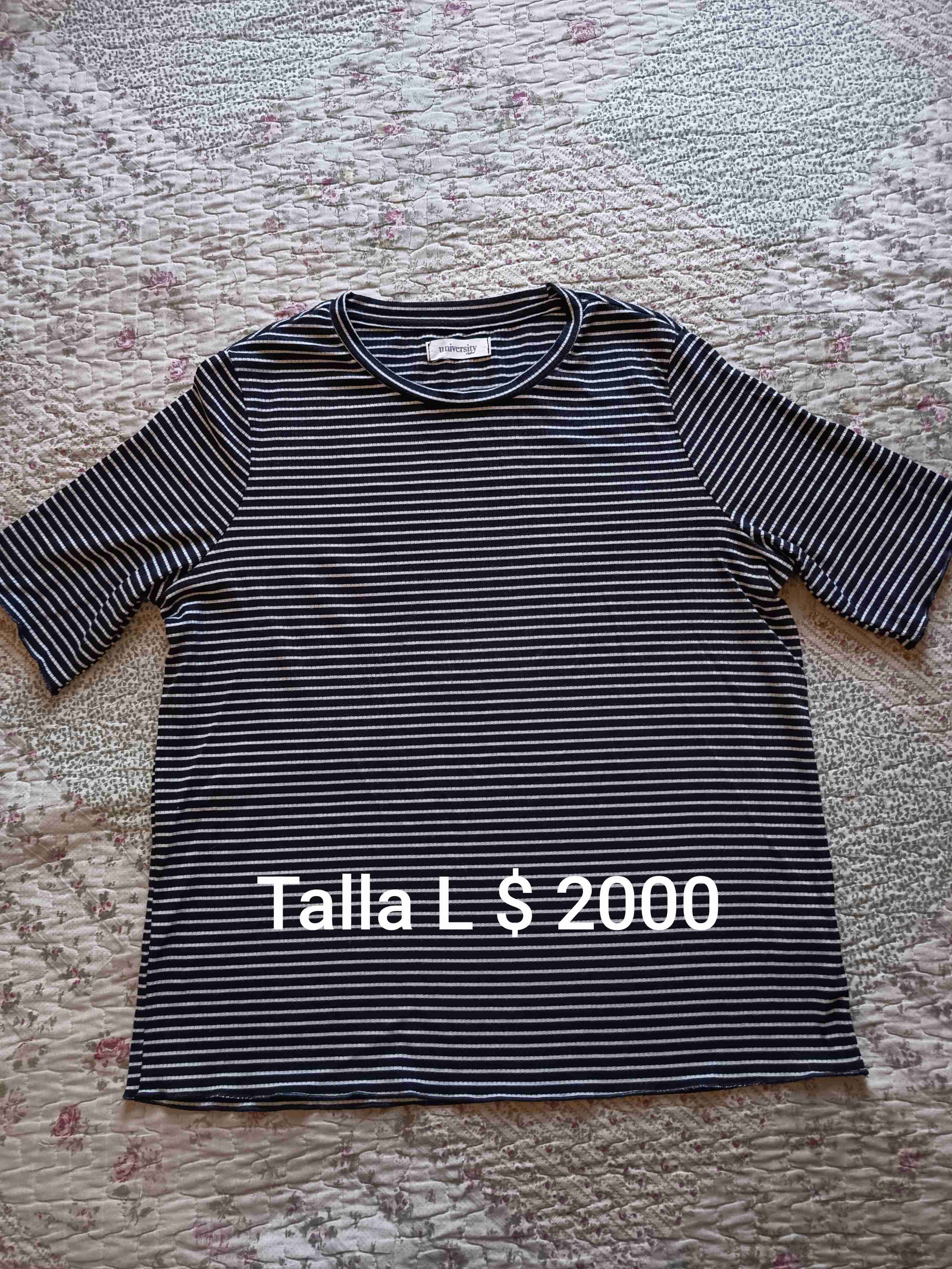 Polera rayada negra talla L