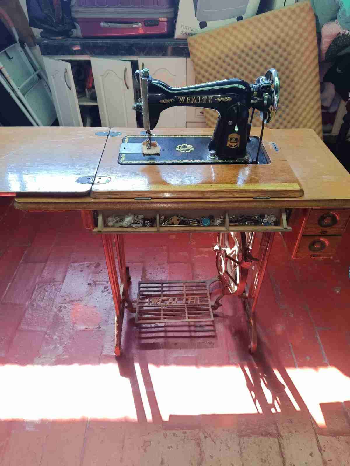 Máquina de coser antigua Wealtf