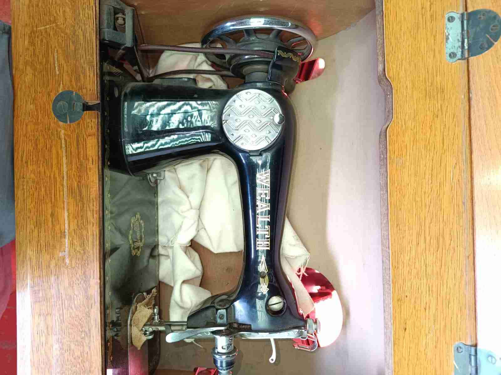 Máquina de coser antigua Wealtf - miniatura 5
