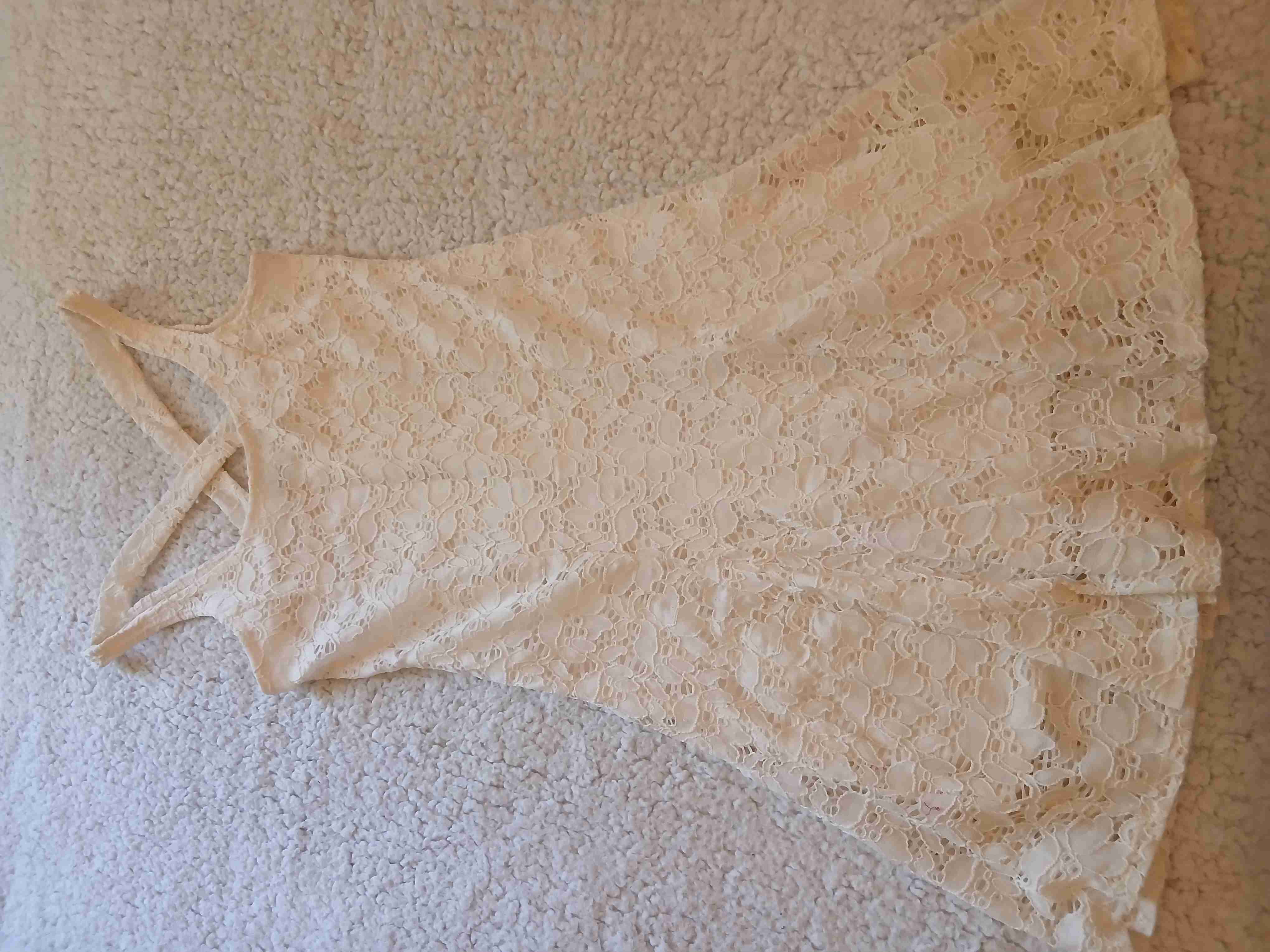 Vestido de encaje beige