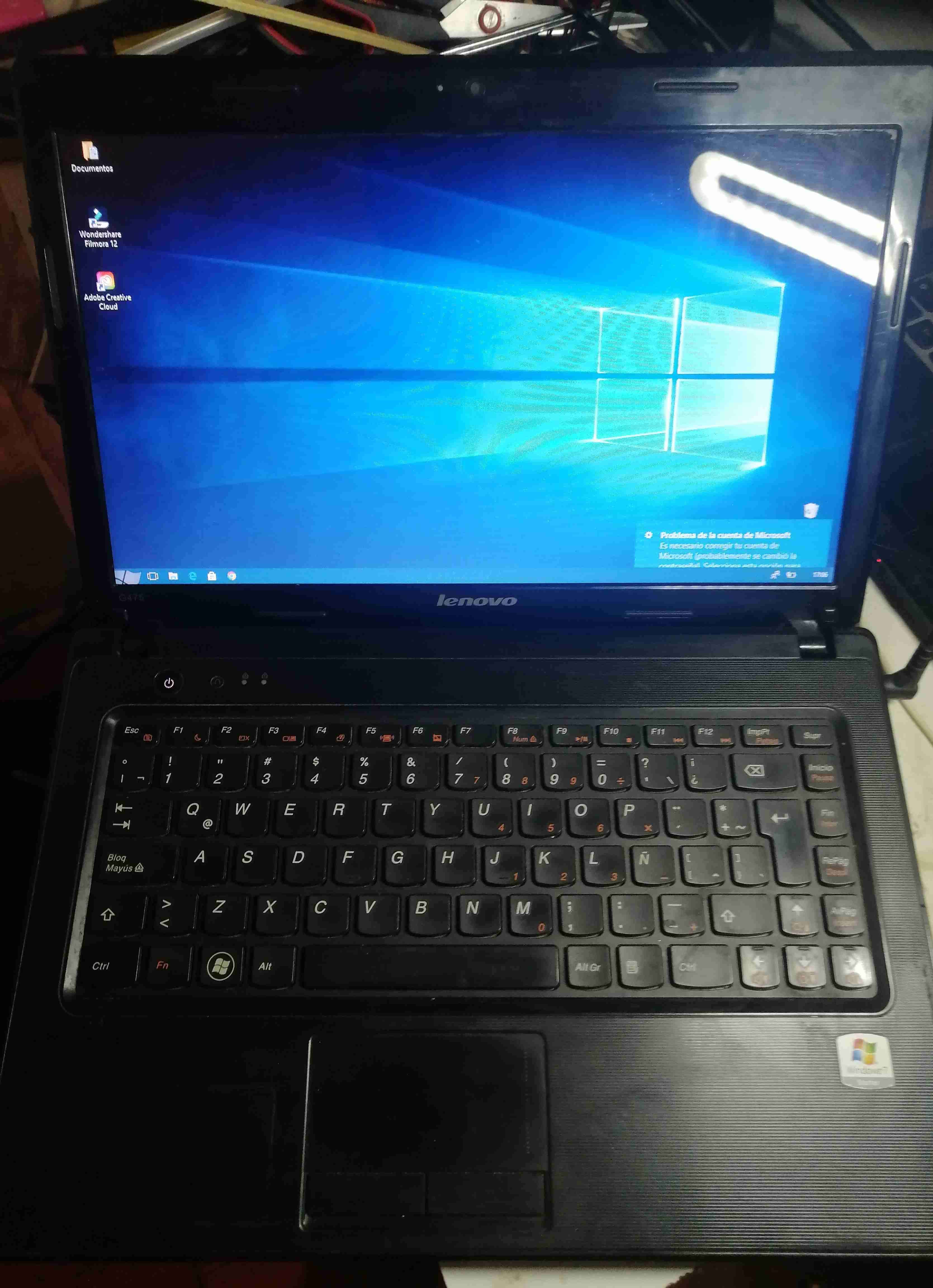 Notebook Lenovo con Windows - miniatura 2