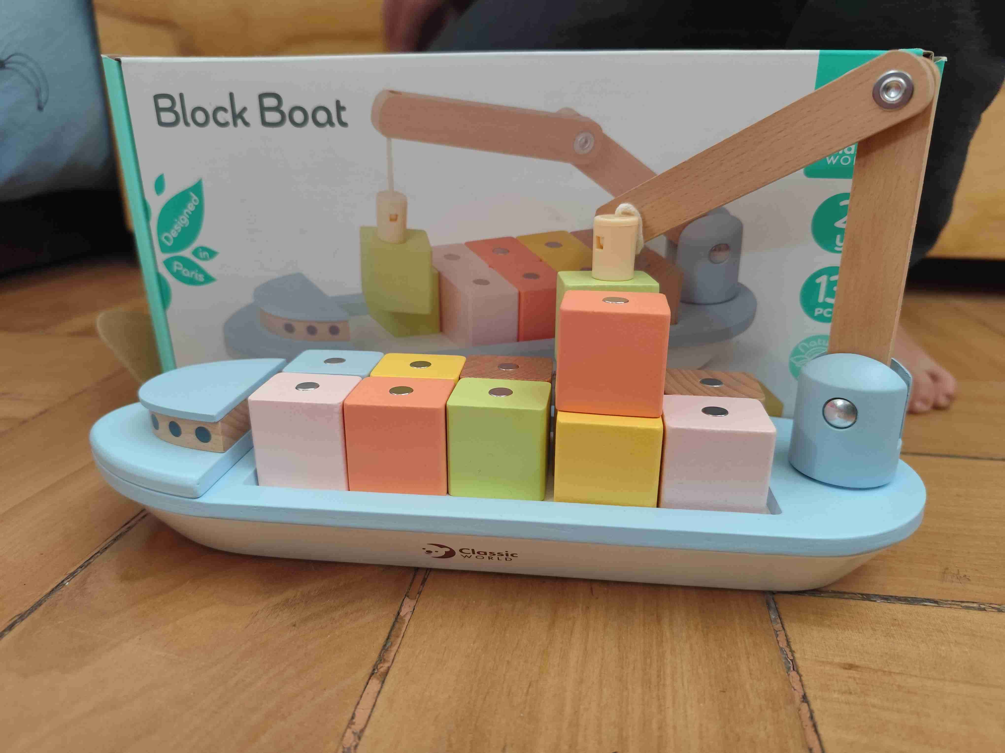 Barco de bloques de madera