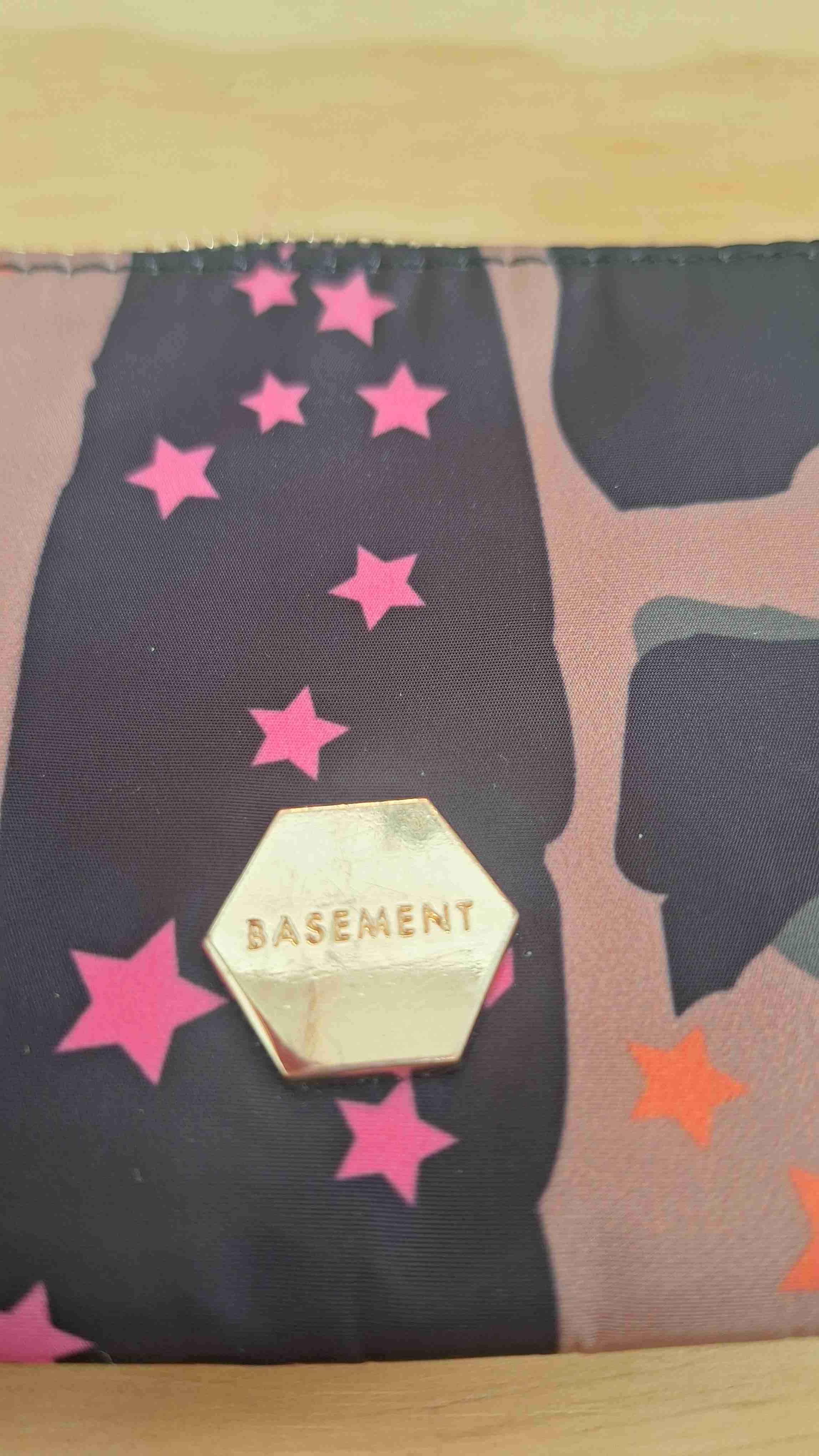 Billetera con estampado de estrellas Basement - miniatura 2