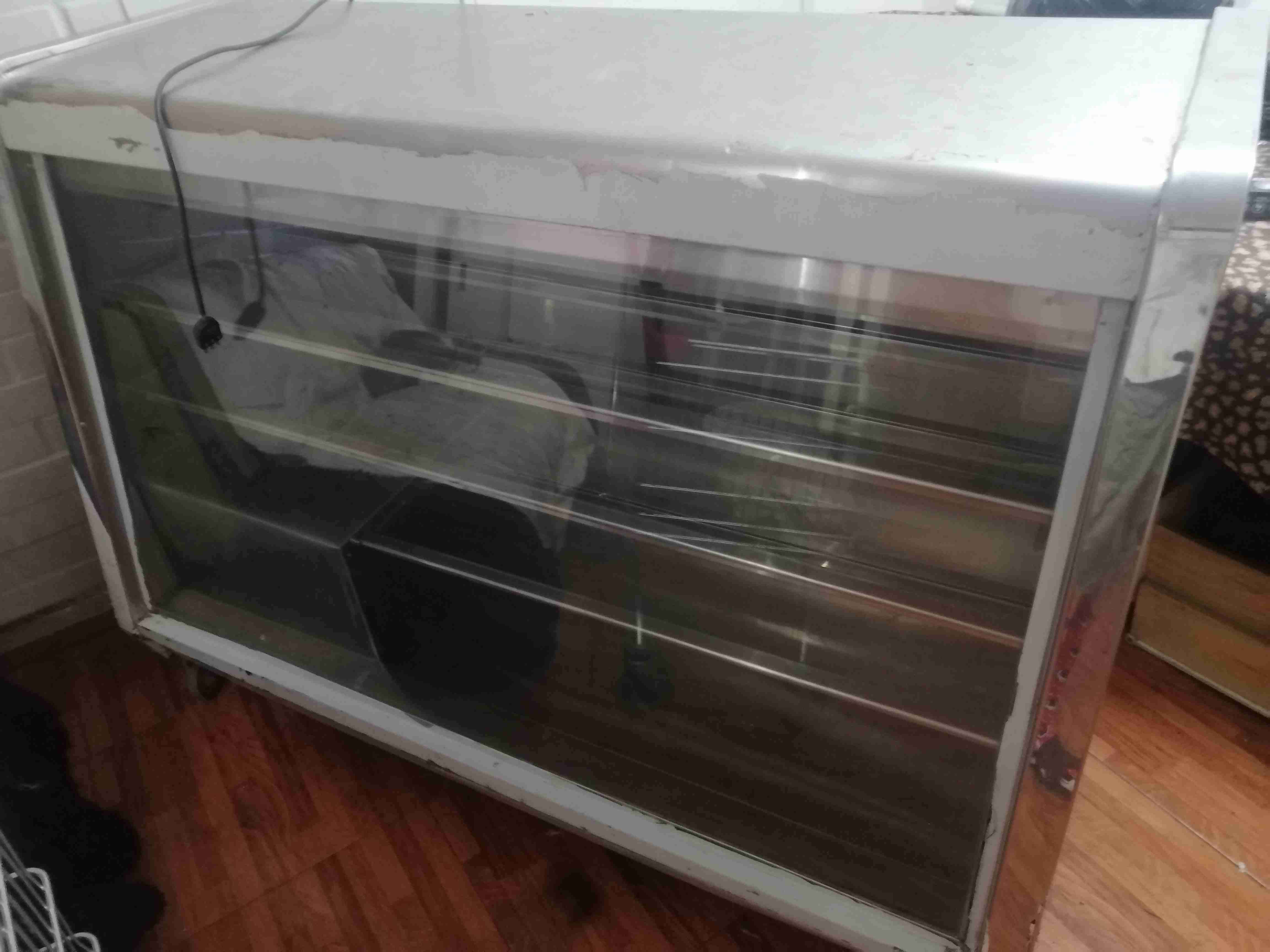 Vitrina exhibidora de metal