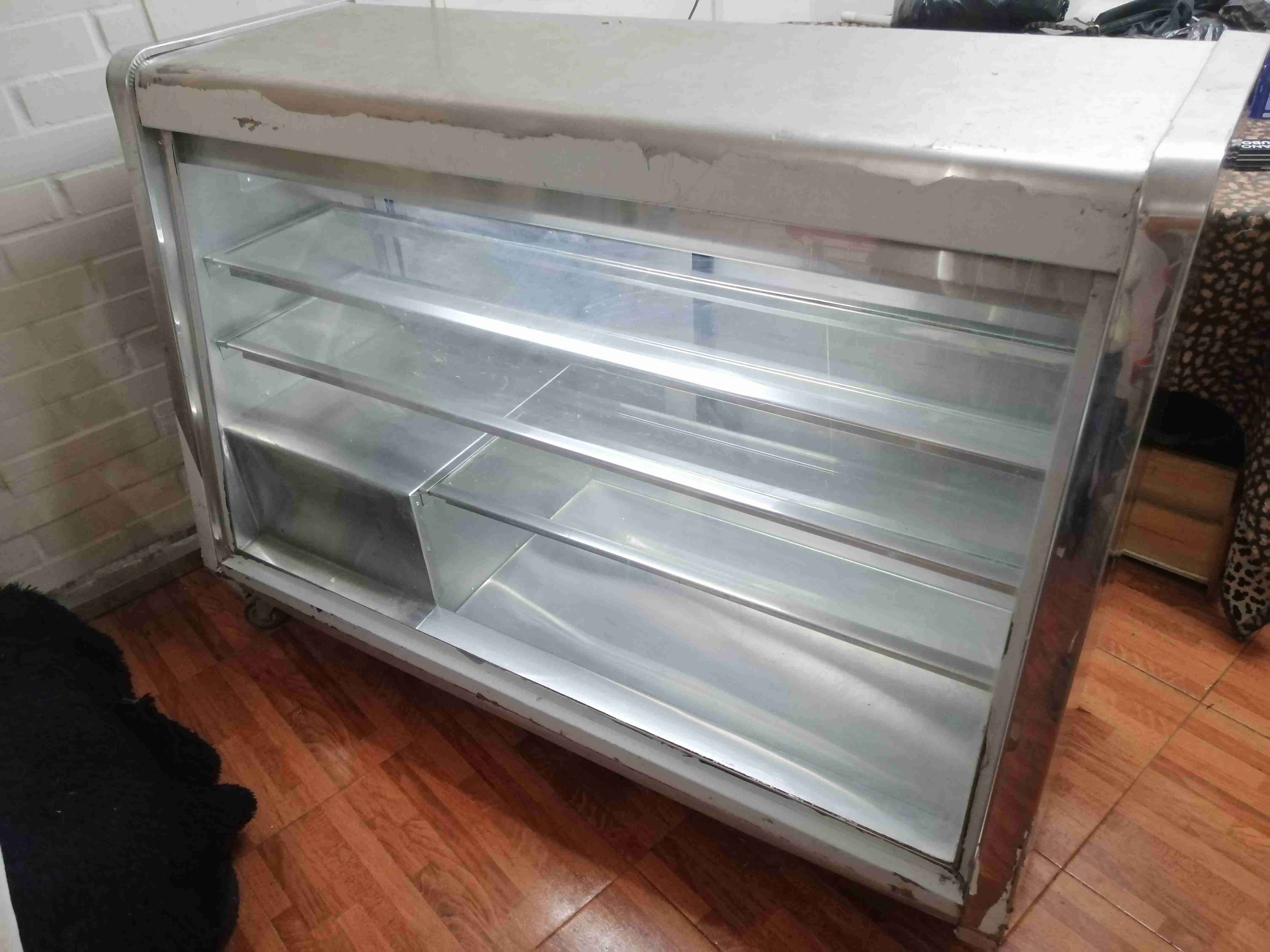 Vitrina exhibidora de metal - miniatura 3