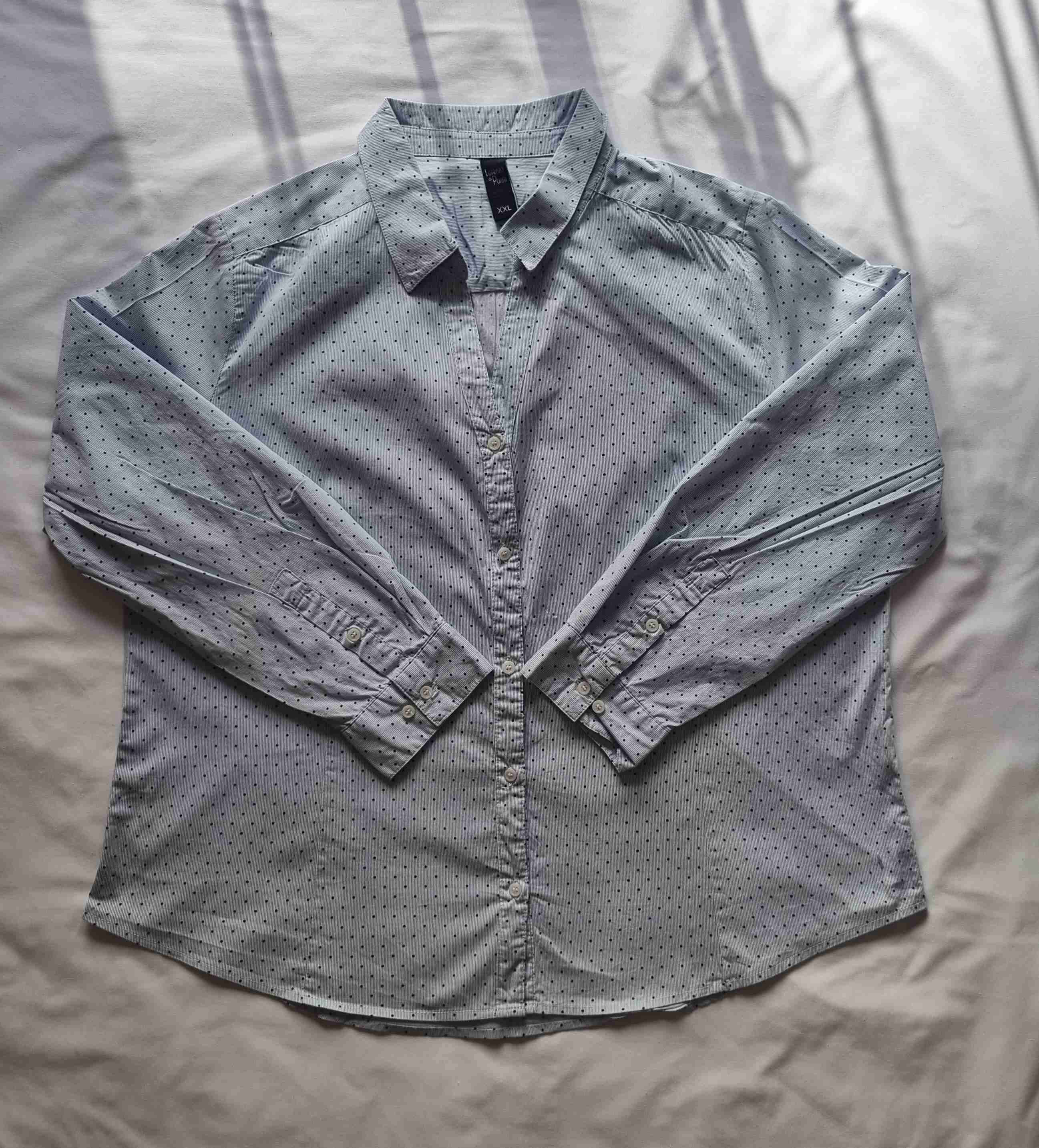 Camisa celeste a lunares