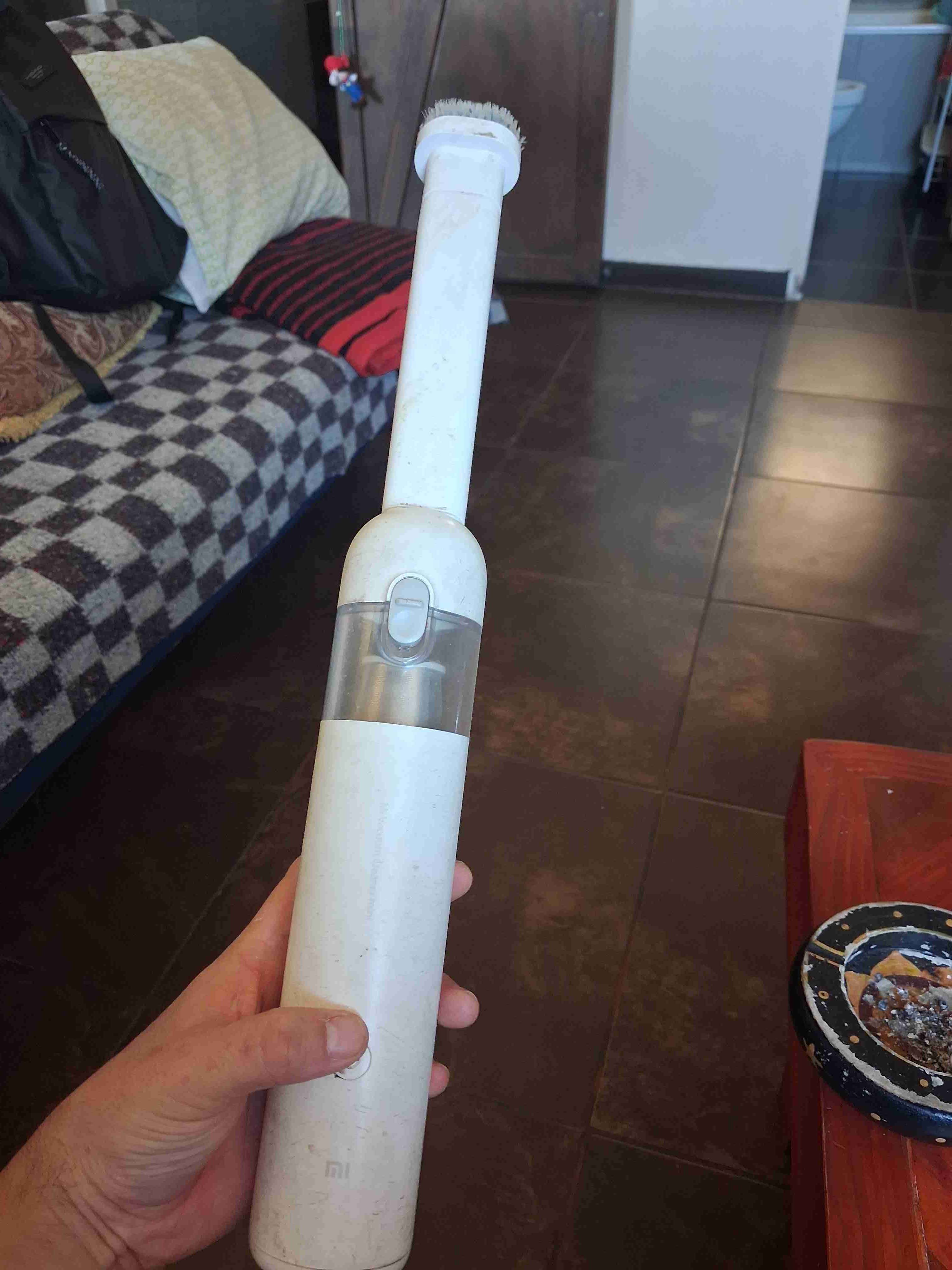 Aspiradora de mano blanca - miniatura 3