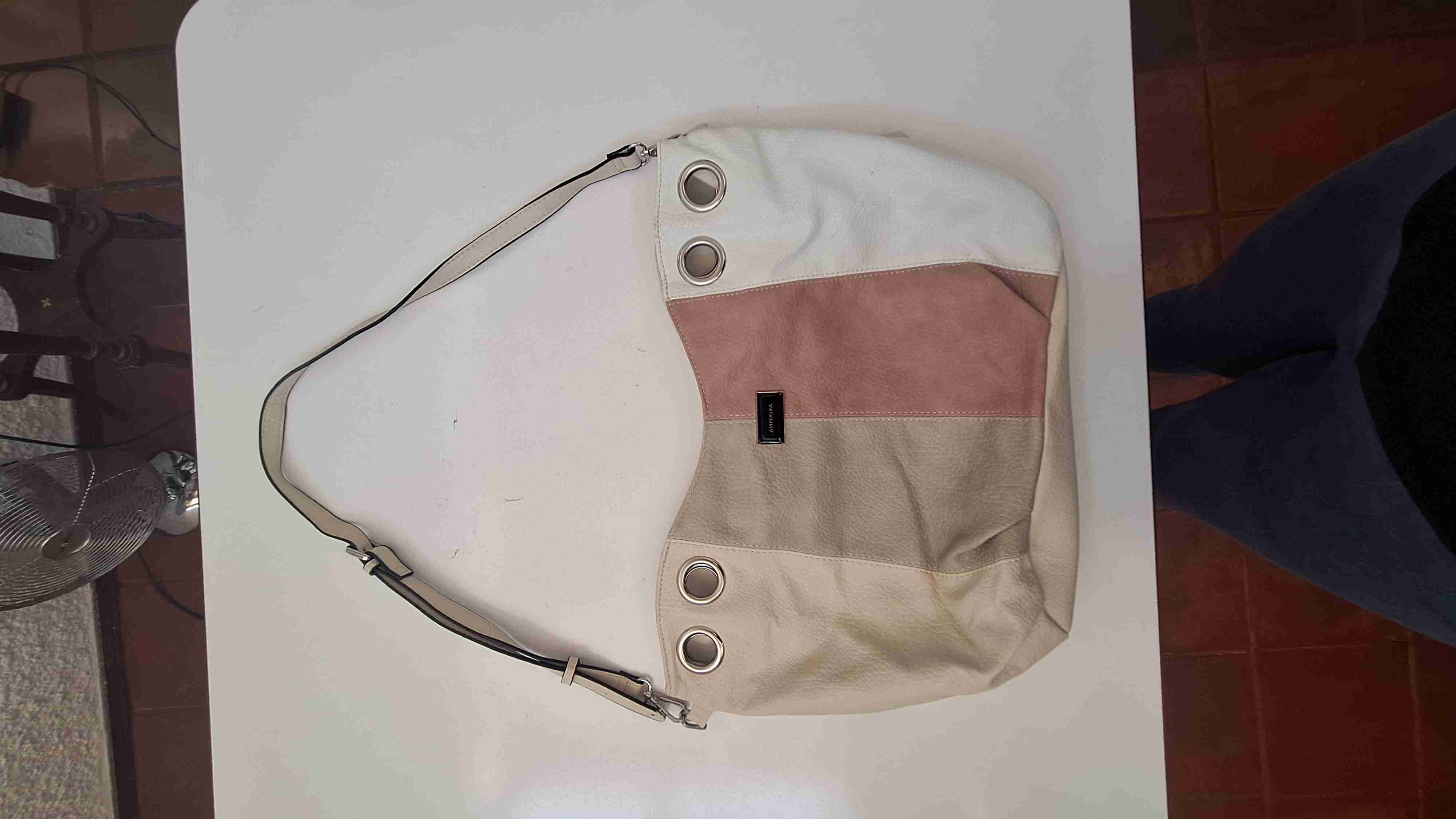 Cartera tricolor con aros metálicos Amphora