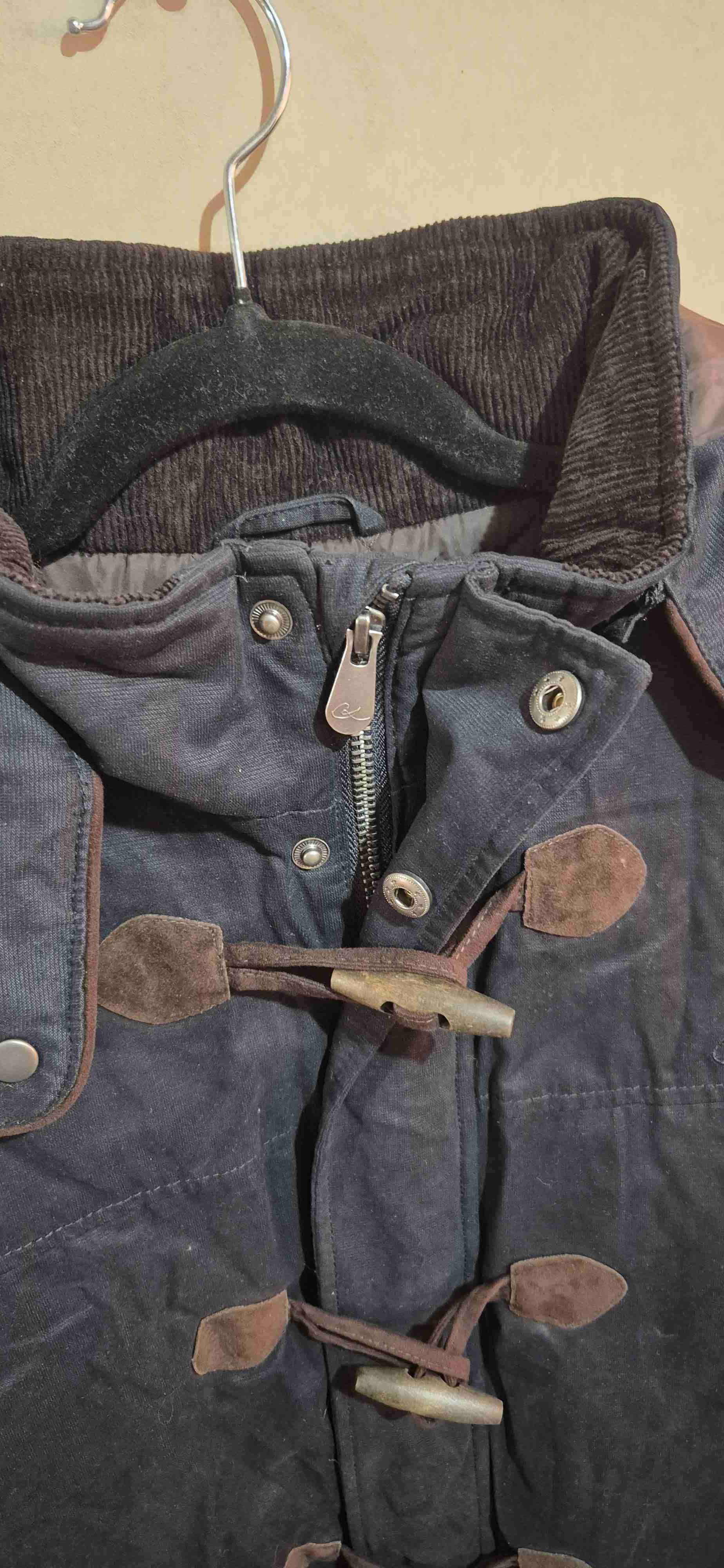 Abrigo azul con capucha - miniatura 3