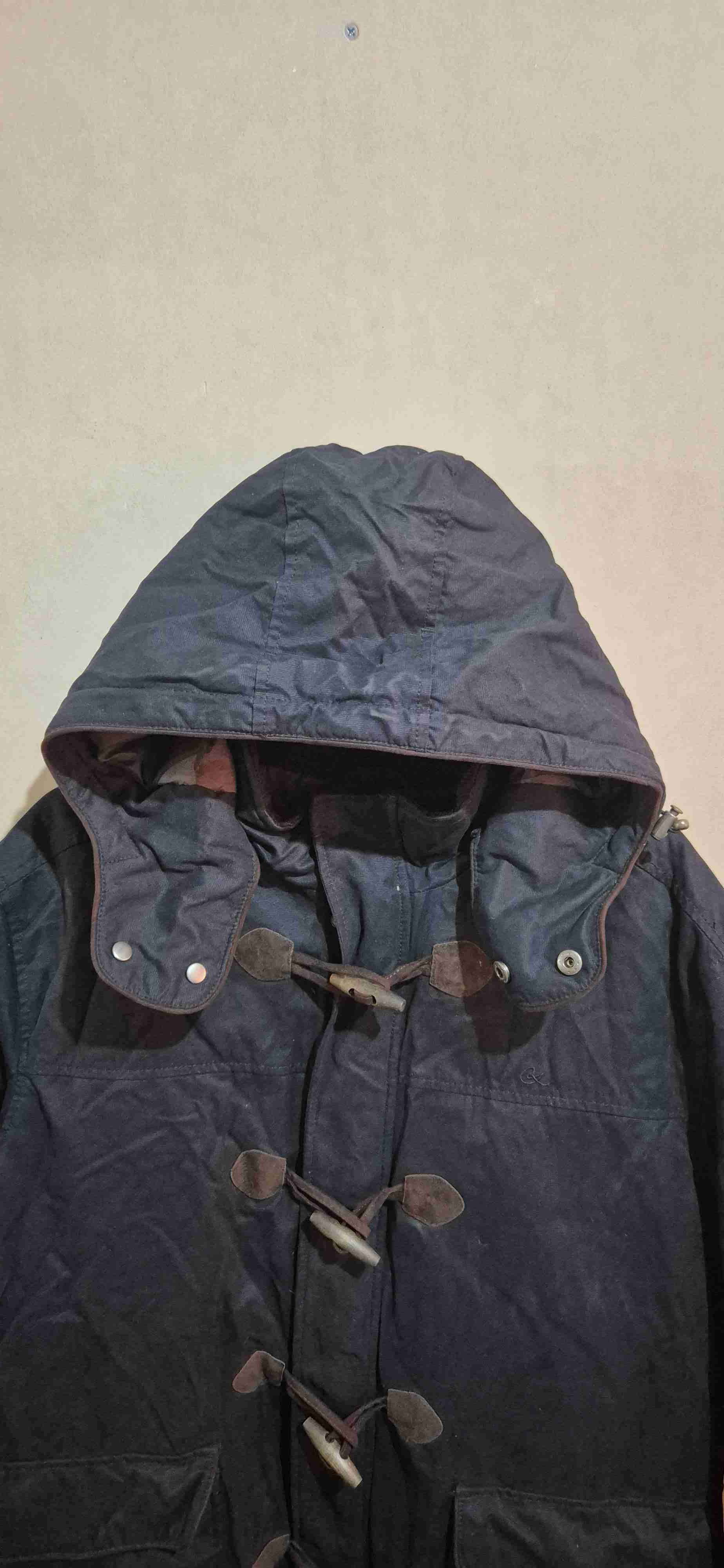 Abrigo azul con capucha - miniatura 4