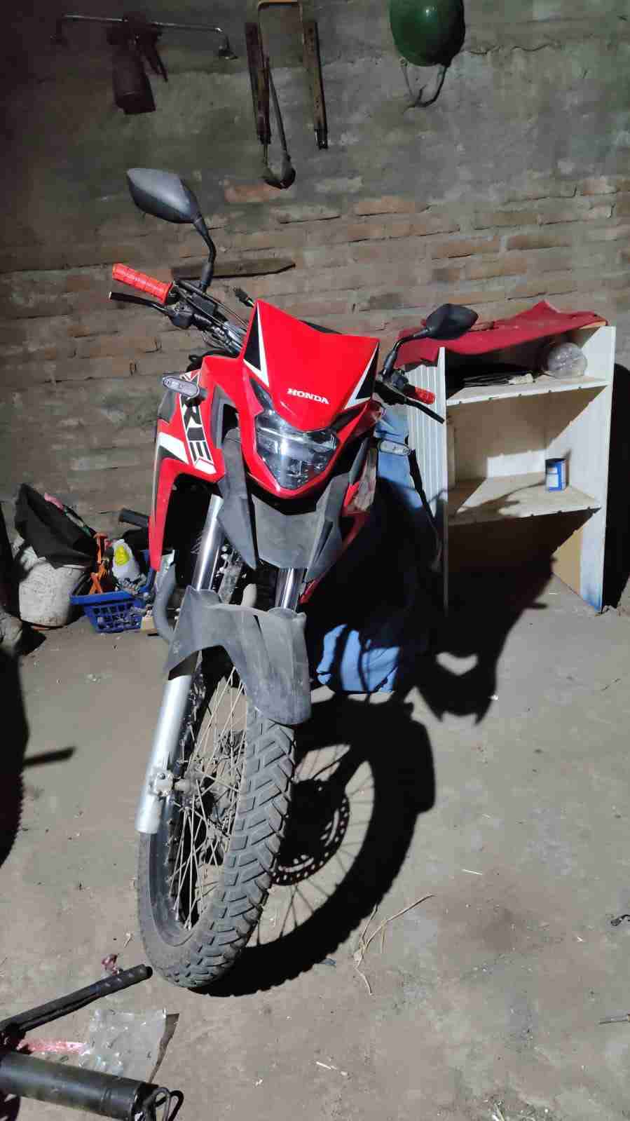 Moto todo terreno roja - miniatura 2