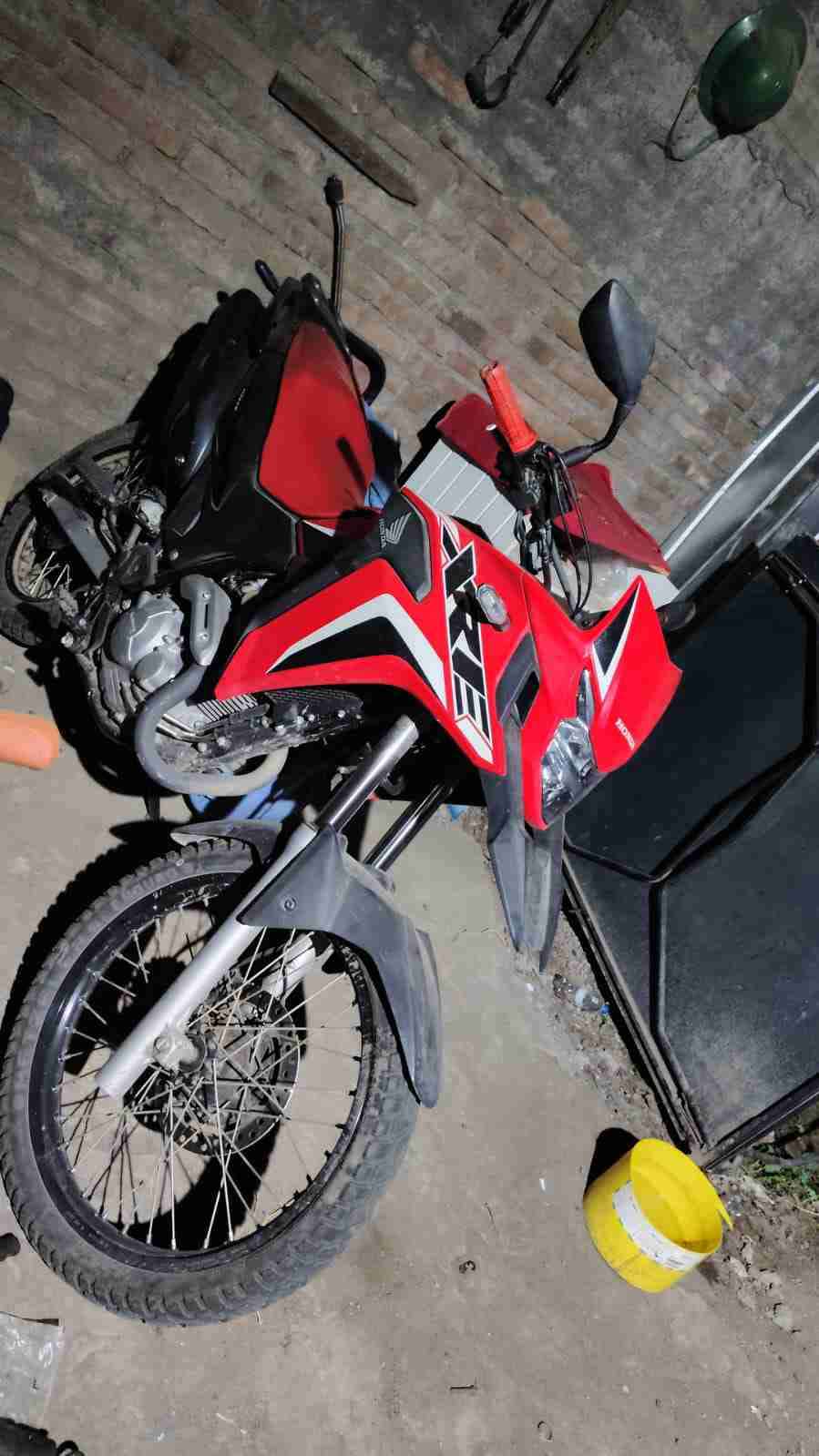 Moto todo terreno roja - miniatura 3
