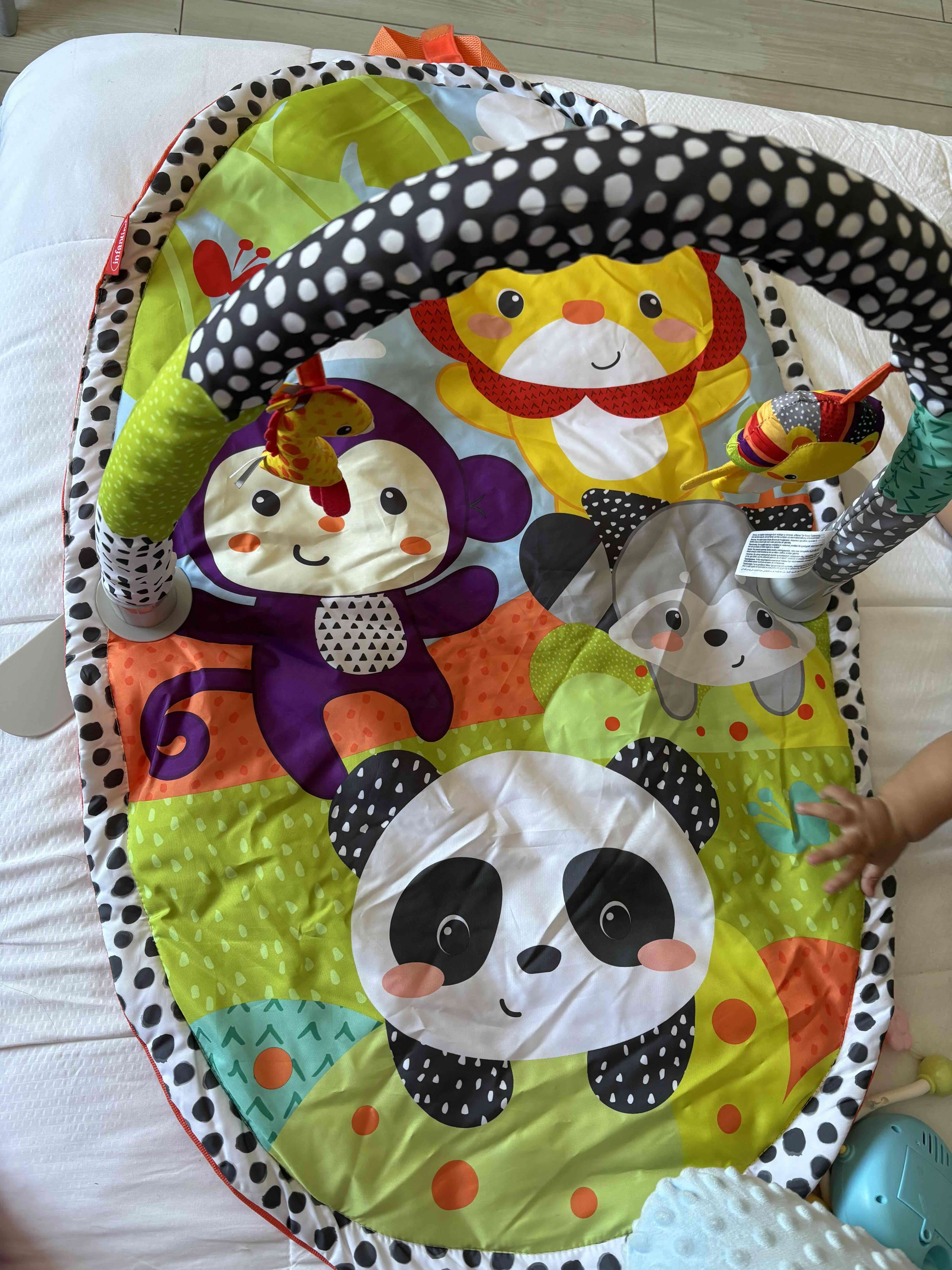 Gimnasio de bebé con figuras animales