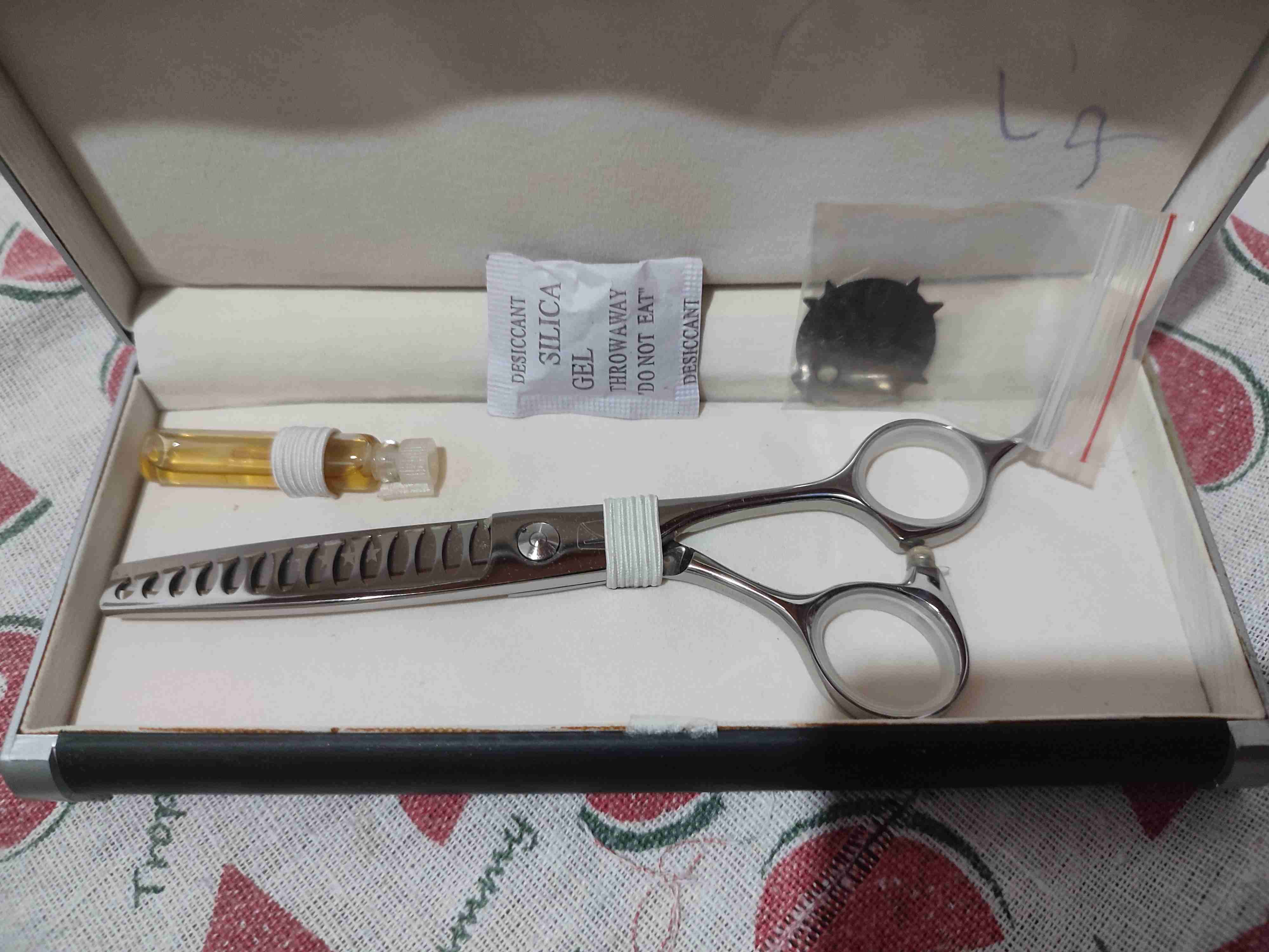 Tijeras de peluquería con estuche cocodrilo