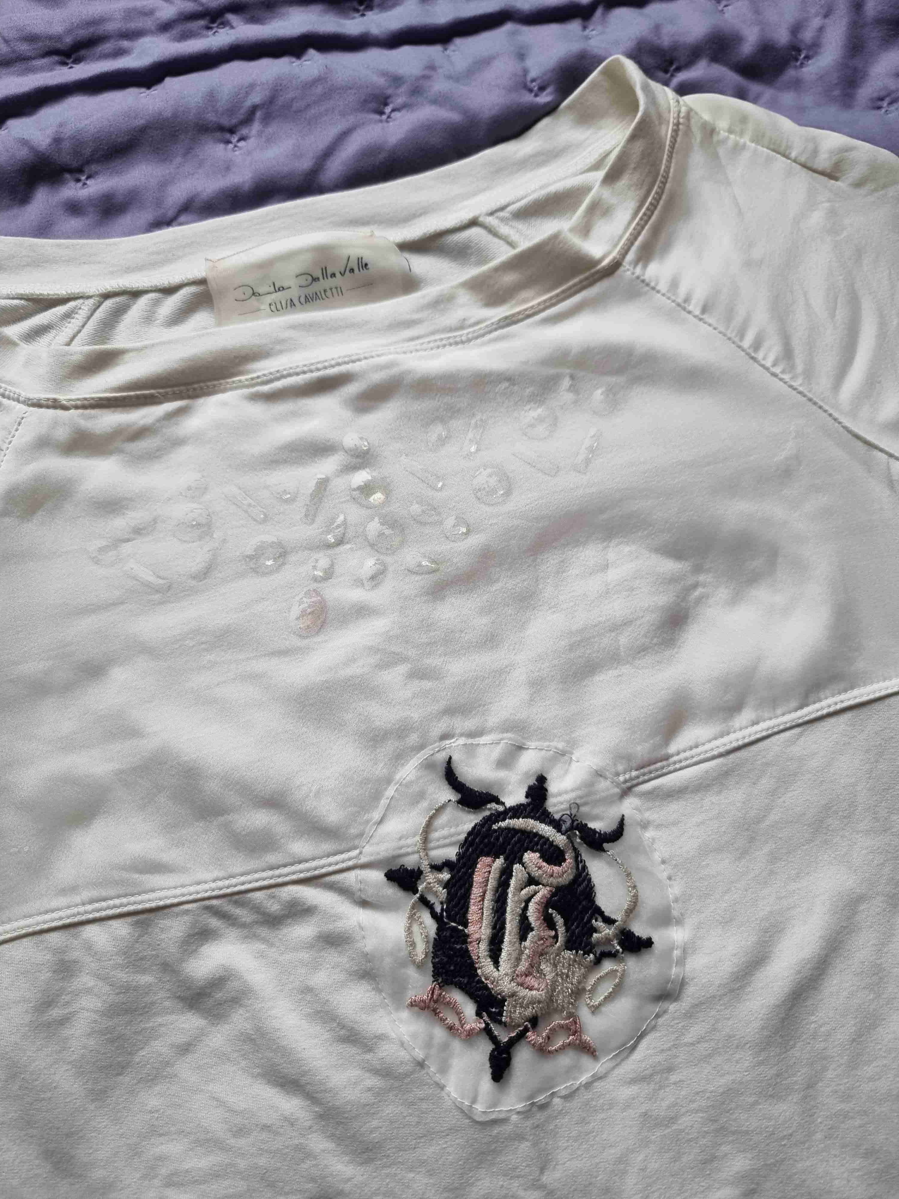 Polerón blanco con bordado - miniatura 2