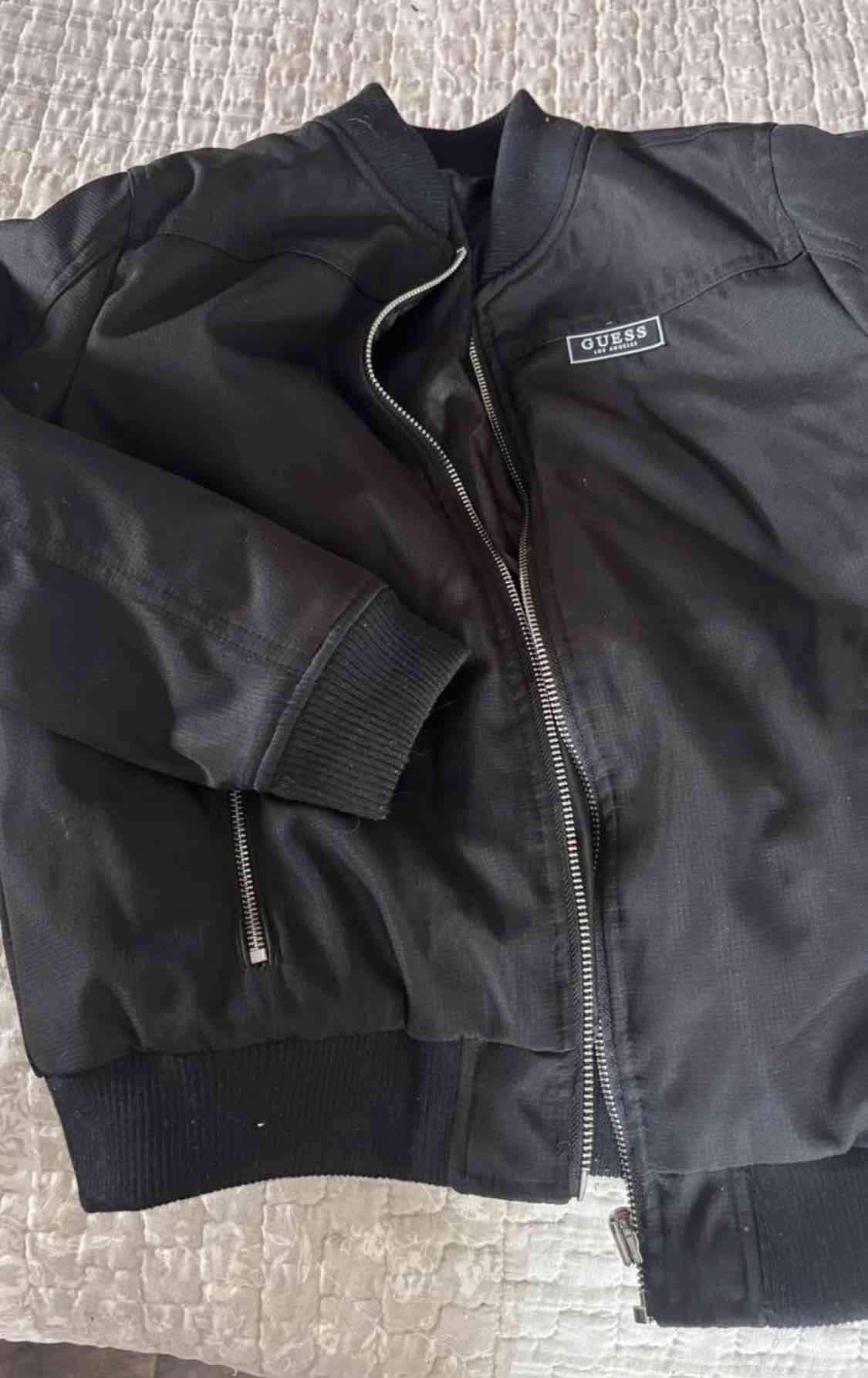 Chaqueta negra GUESS de niñ@