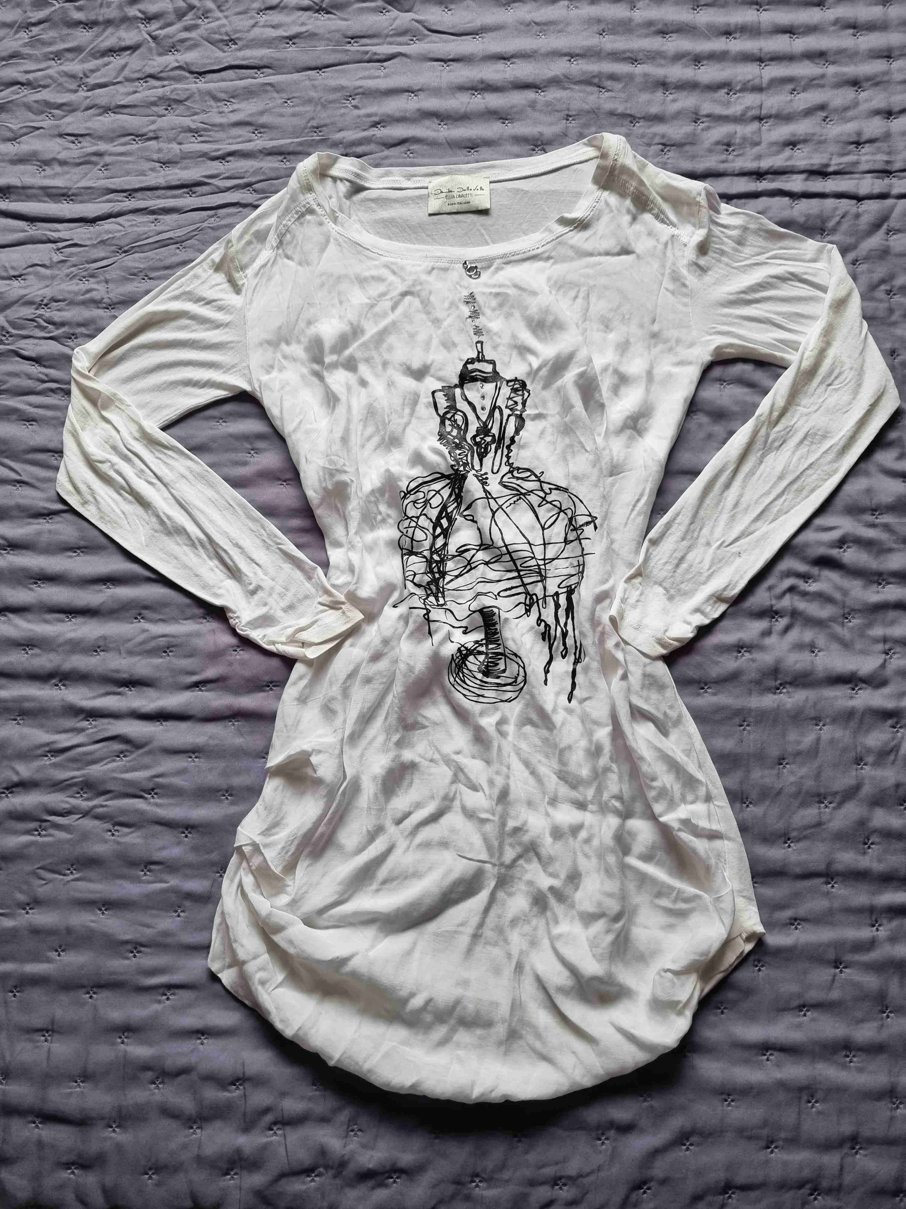 Polera larga tipo solera con diseño negro