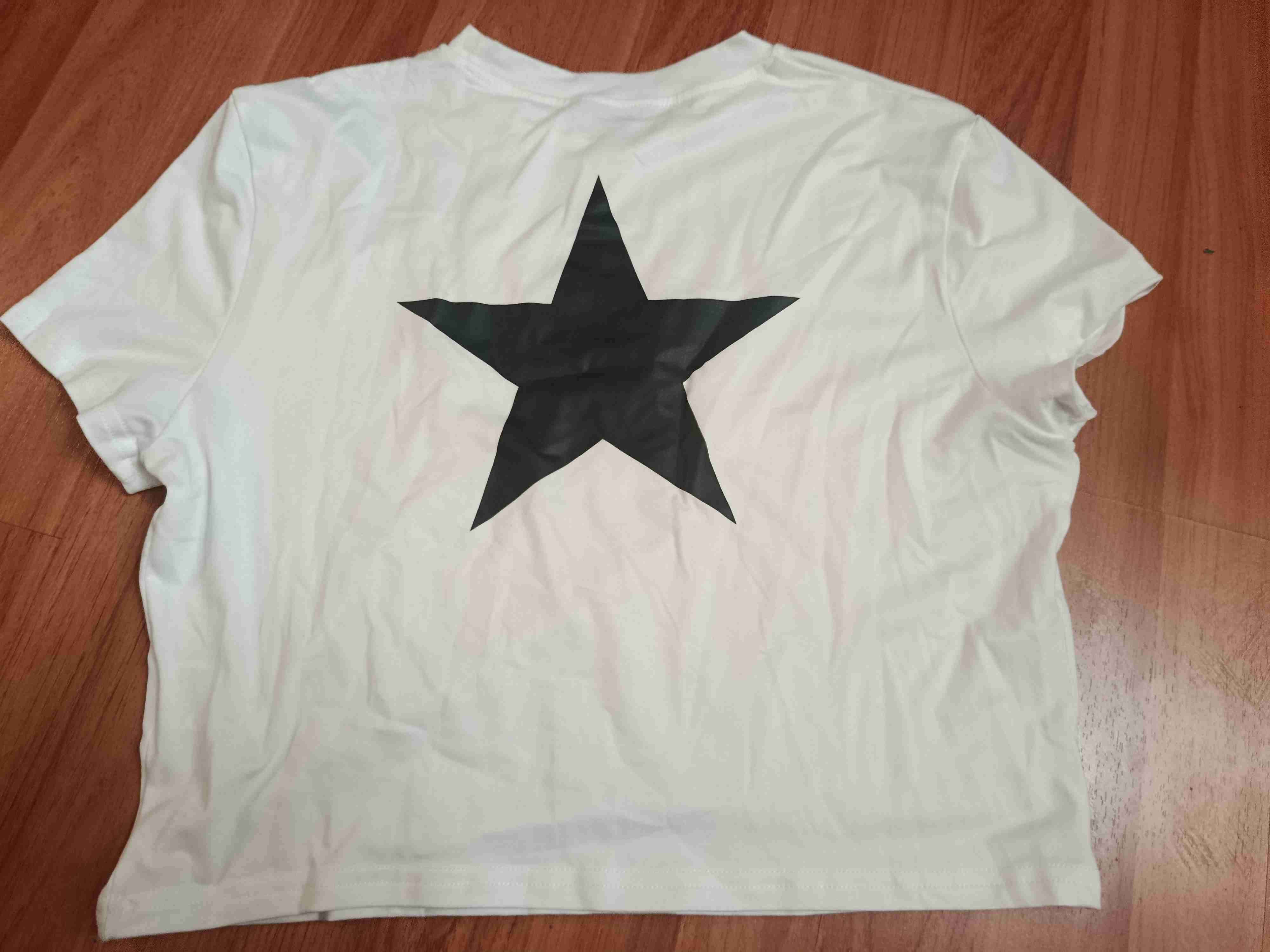 polera corta blanca con estrella negra xl