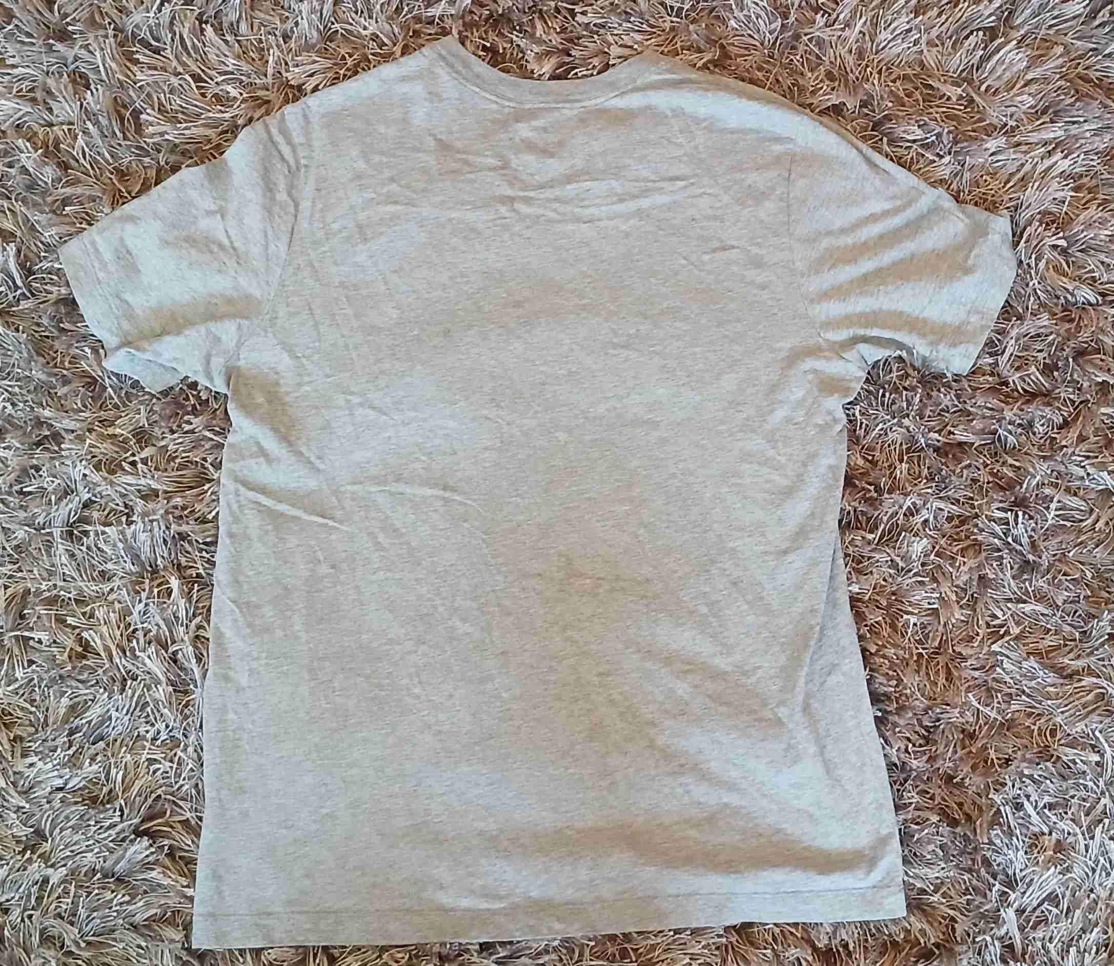 Polera gris con estampado 'Just Do It' - miniatura 2