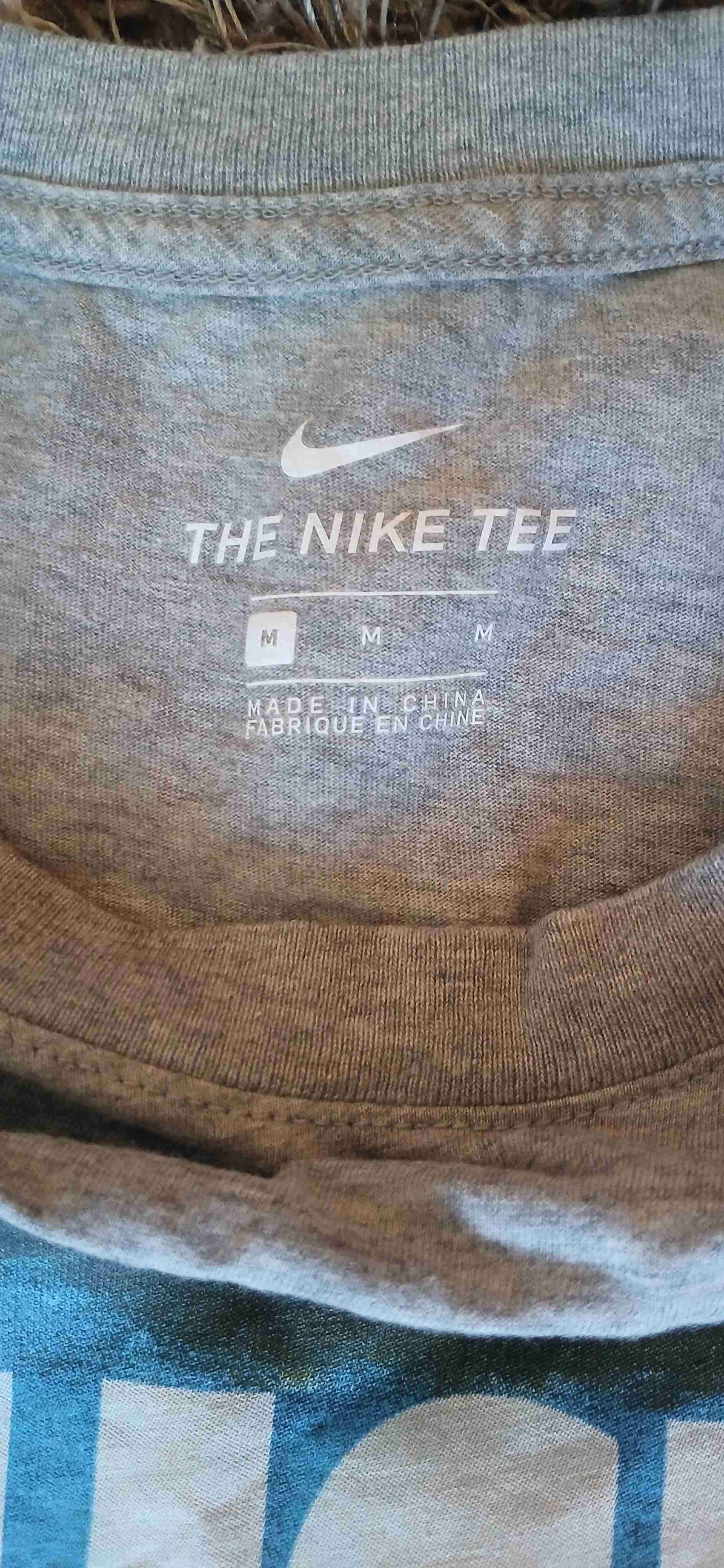 Polera gris con estampado 'Just Do It' - miniatura 3