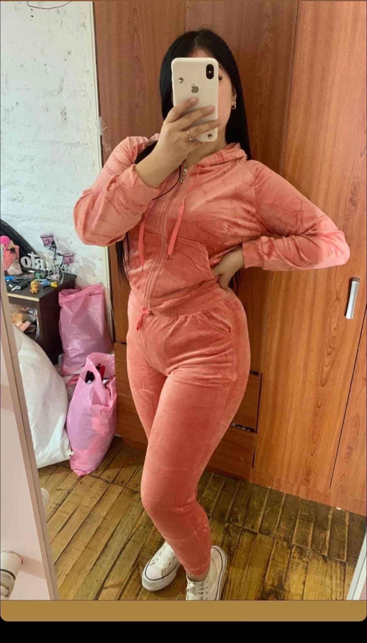 Buzo de terciopelo rosado