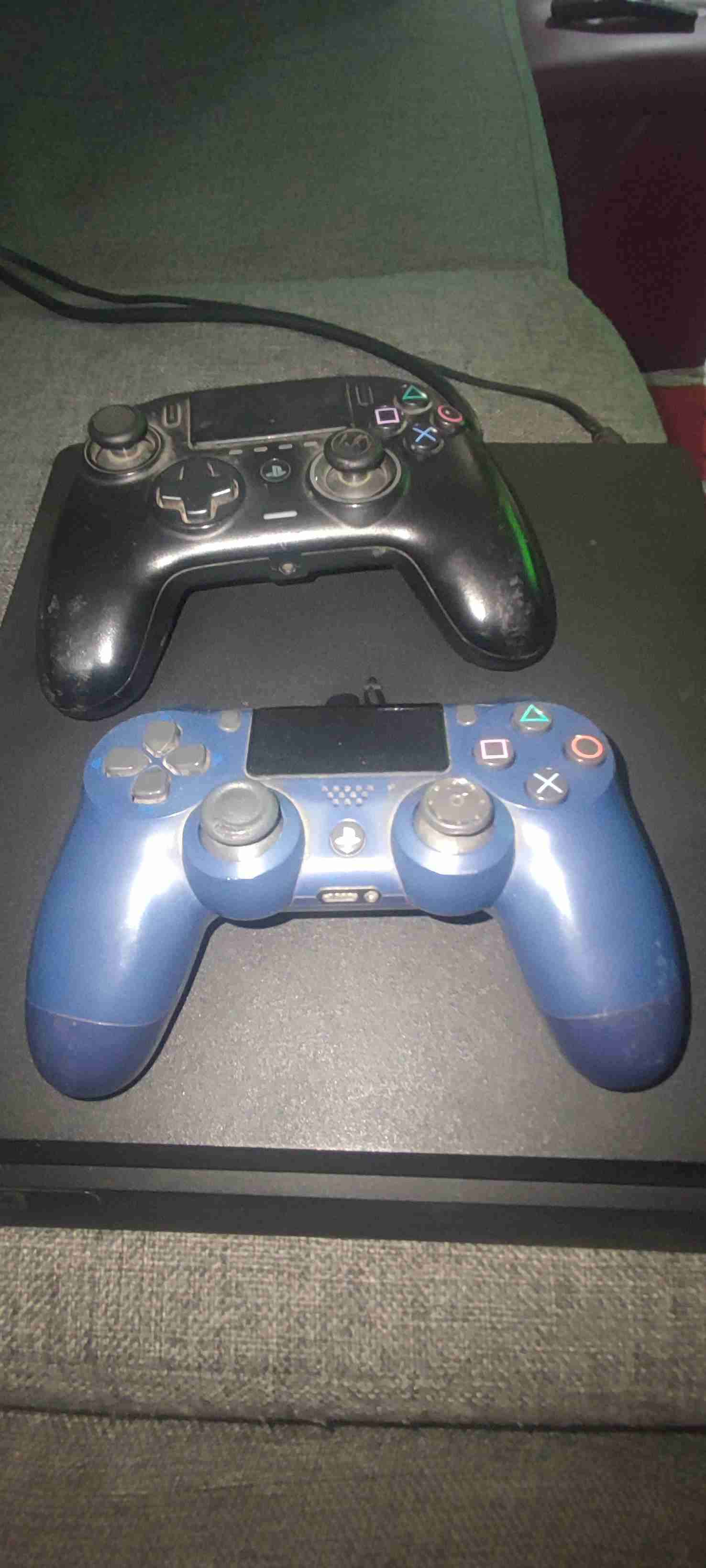 Consola PlayStation 4 negra - miniatura 3