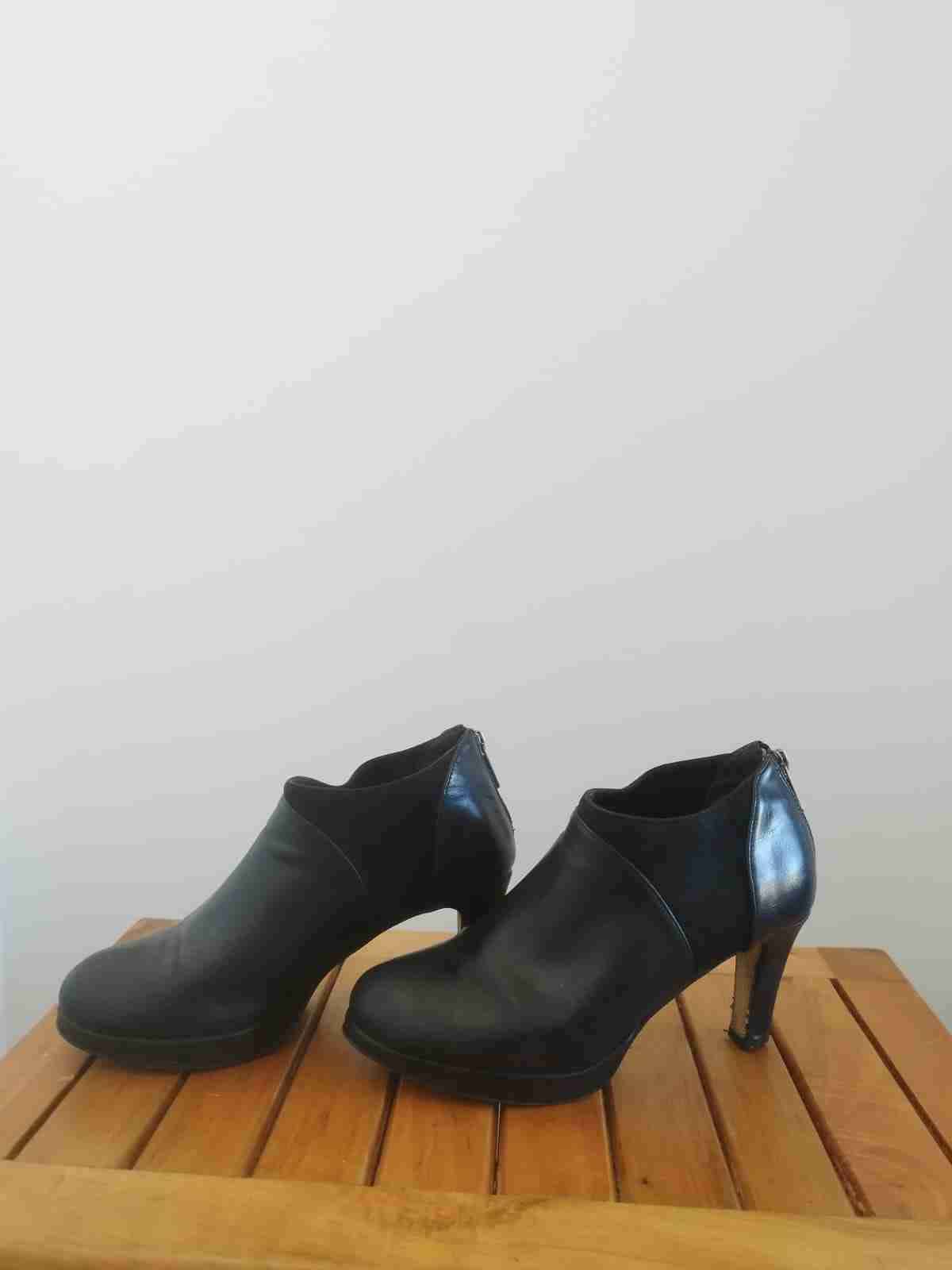 Botines negros con tacón