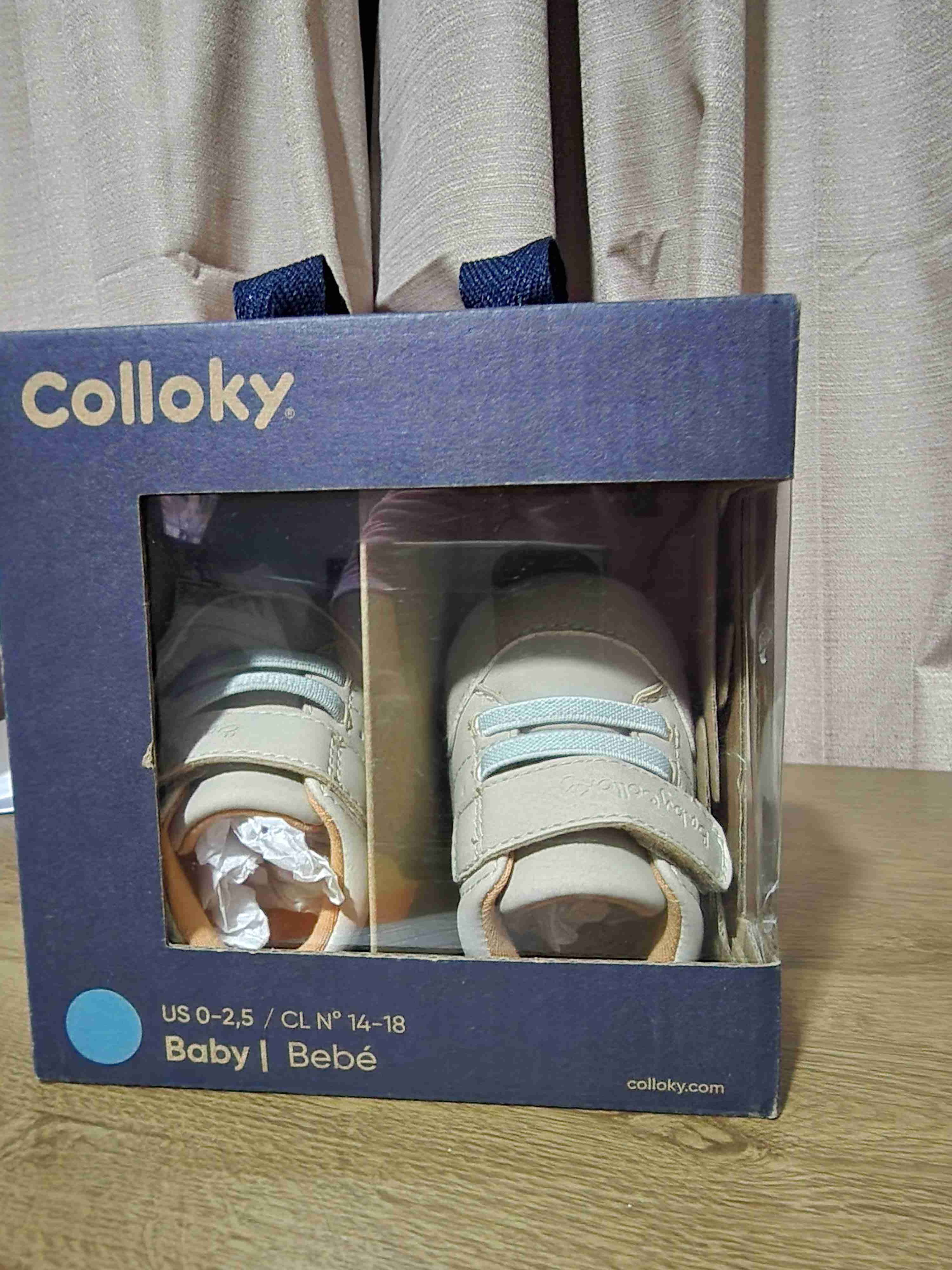 Zapatitos de bebé beige - miniatura 2