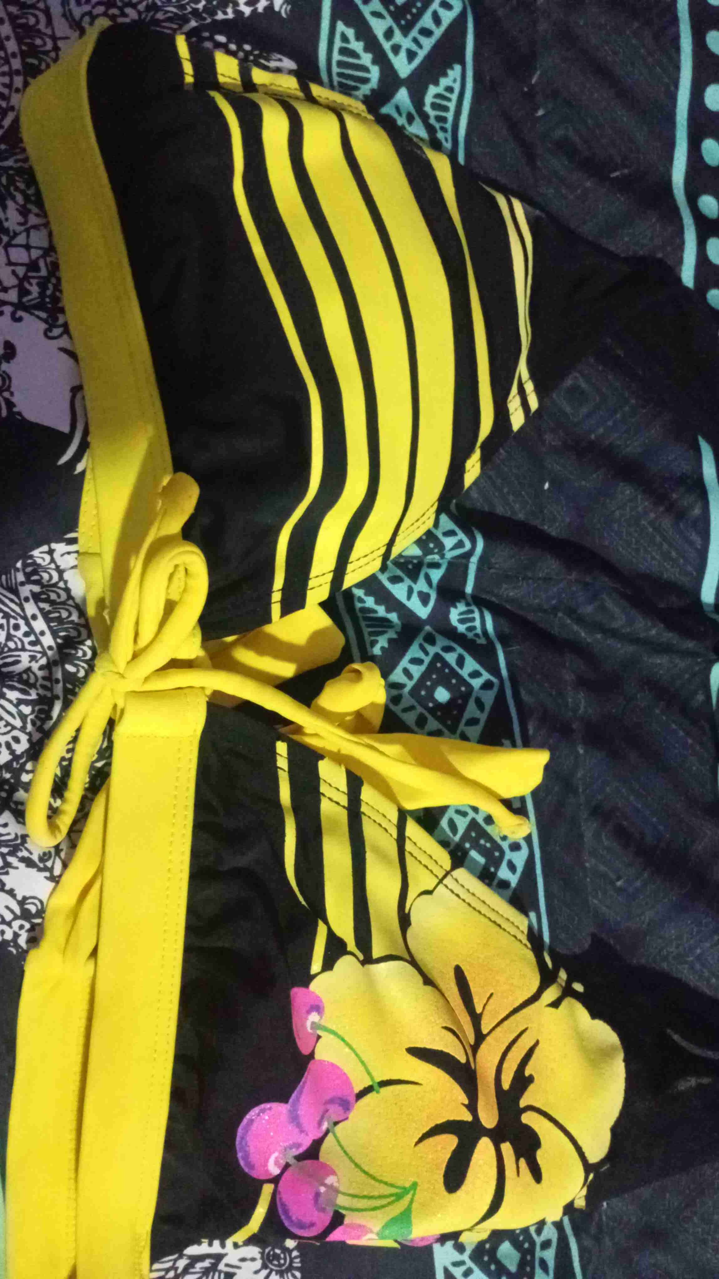 Bikini rayado amarillo y negro aesthetic - miniatura 3