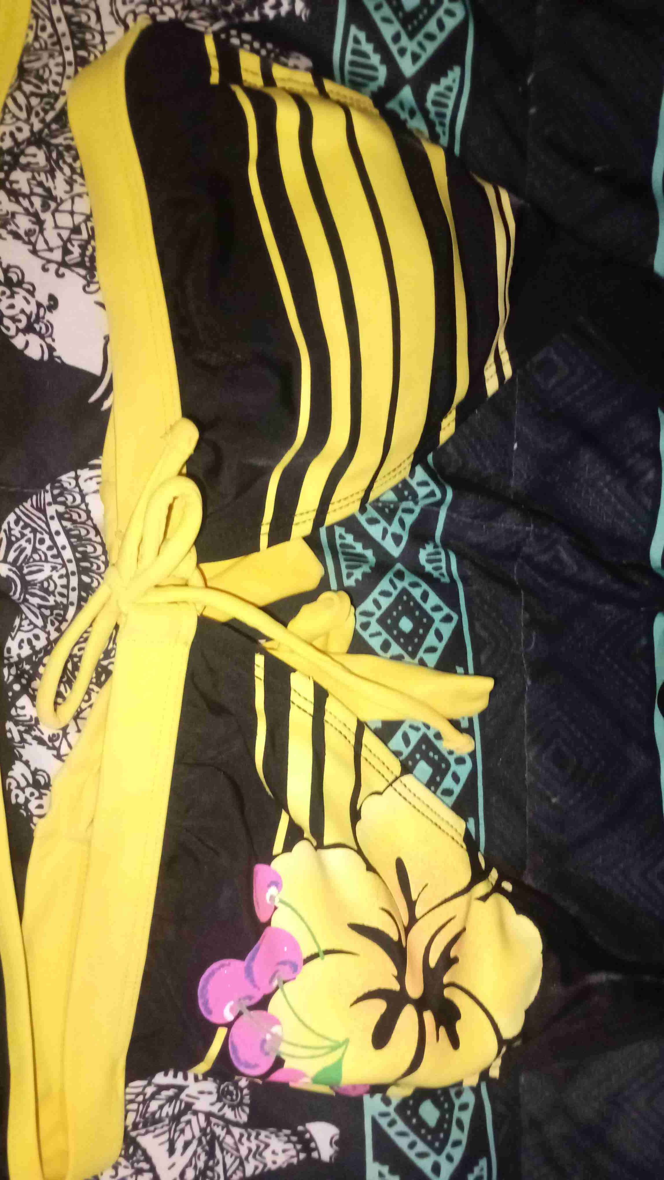 Bikini rayado amarillo y negro aesthetic - miniatura 5