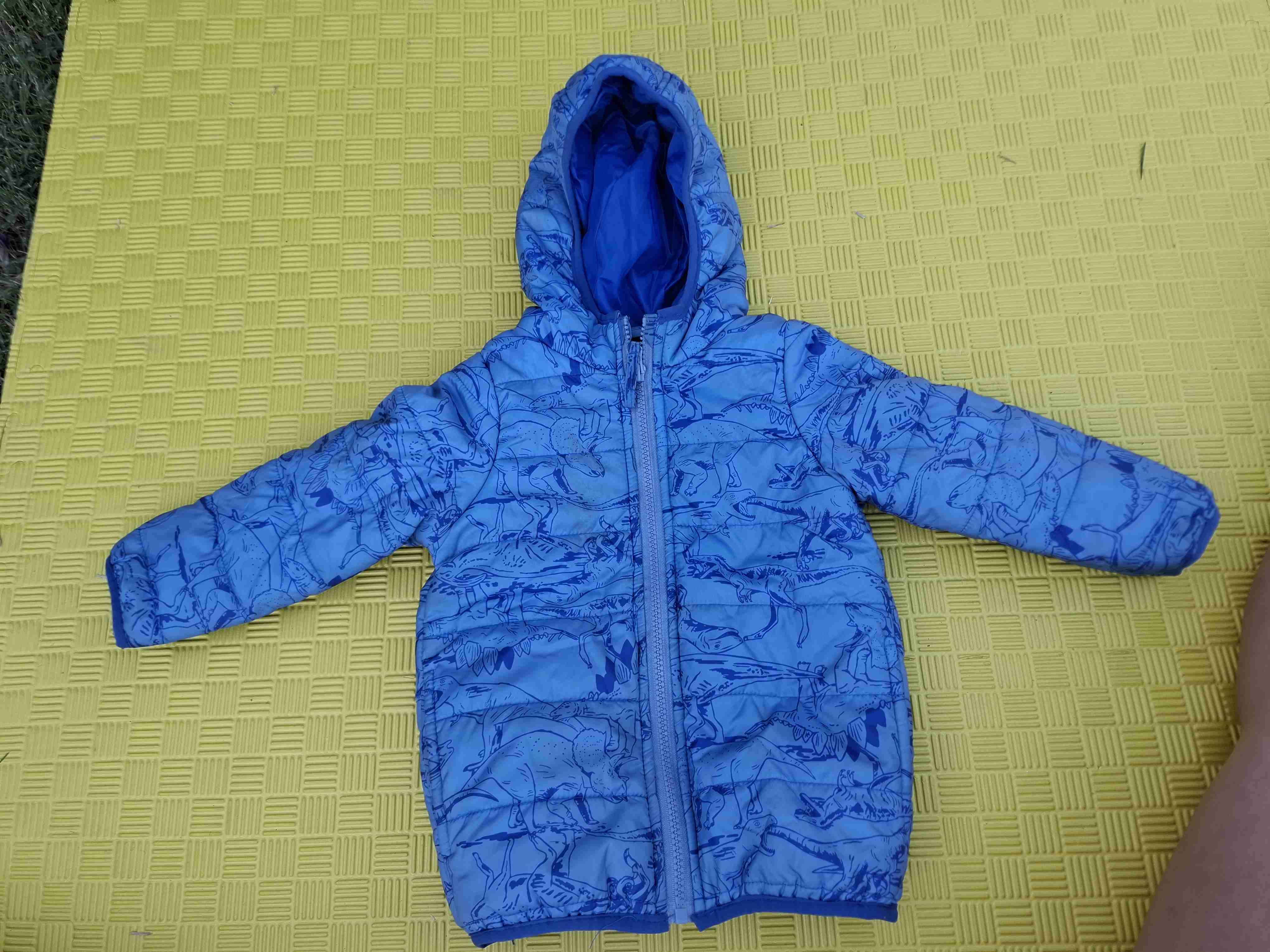 Chaqueta azul de niño con capucha