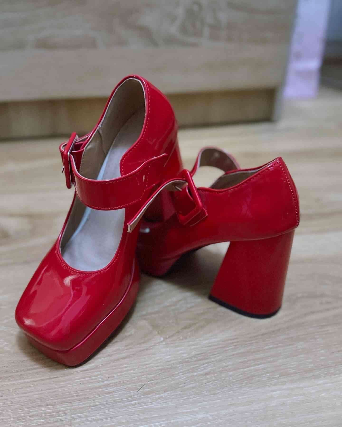 Zapatos rojos de charol con tacón SÚPER CÓMODOS